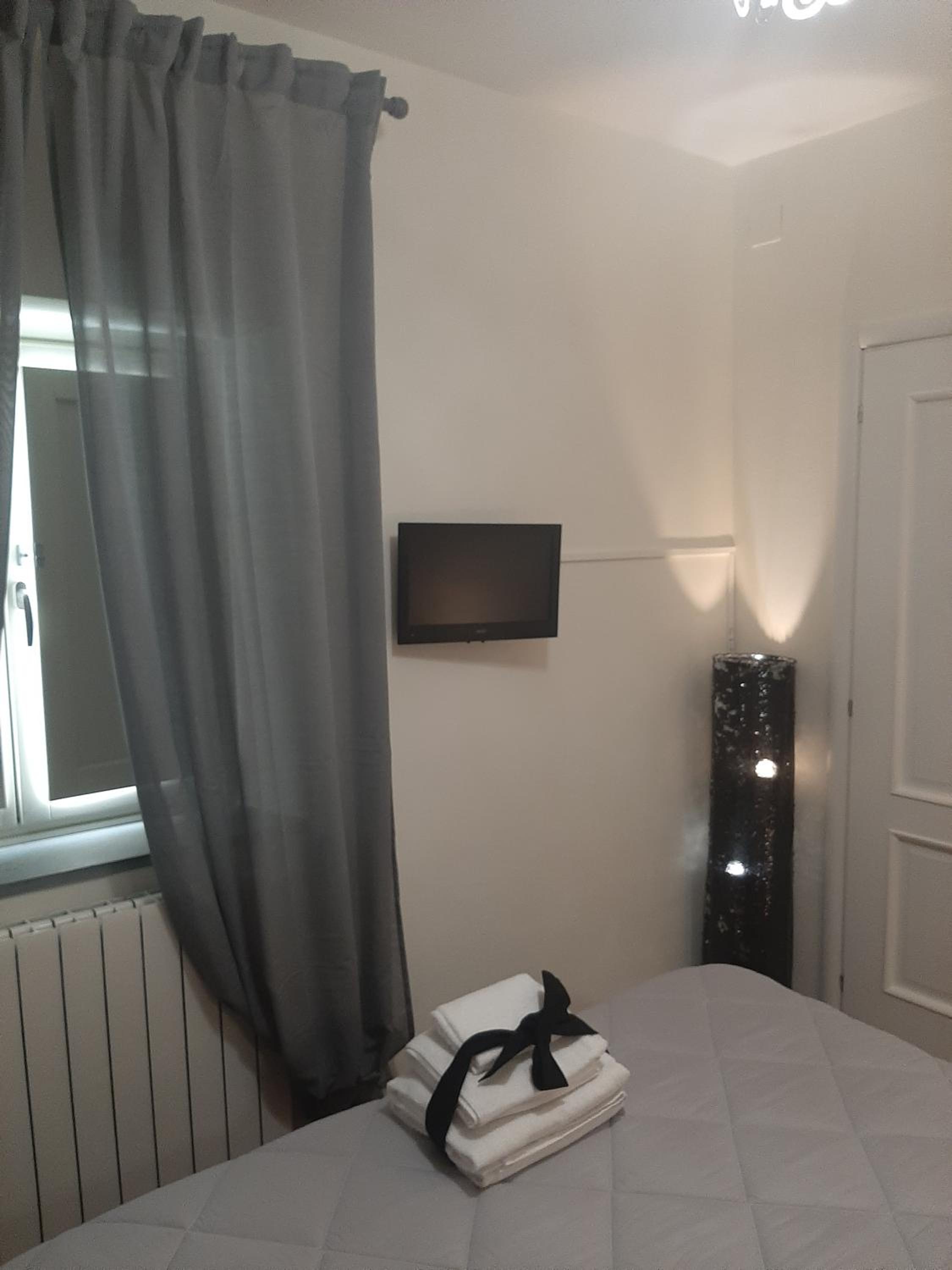 Economy Double Room - Photo 7