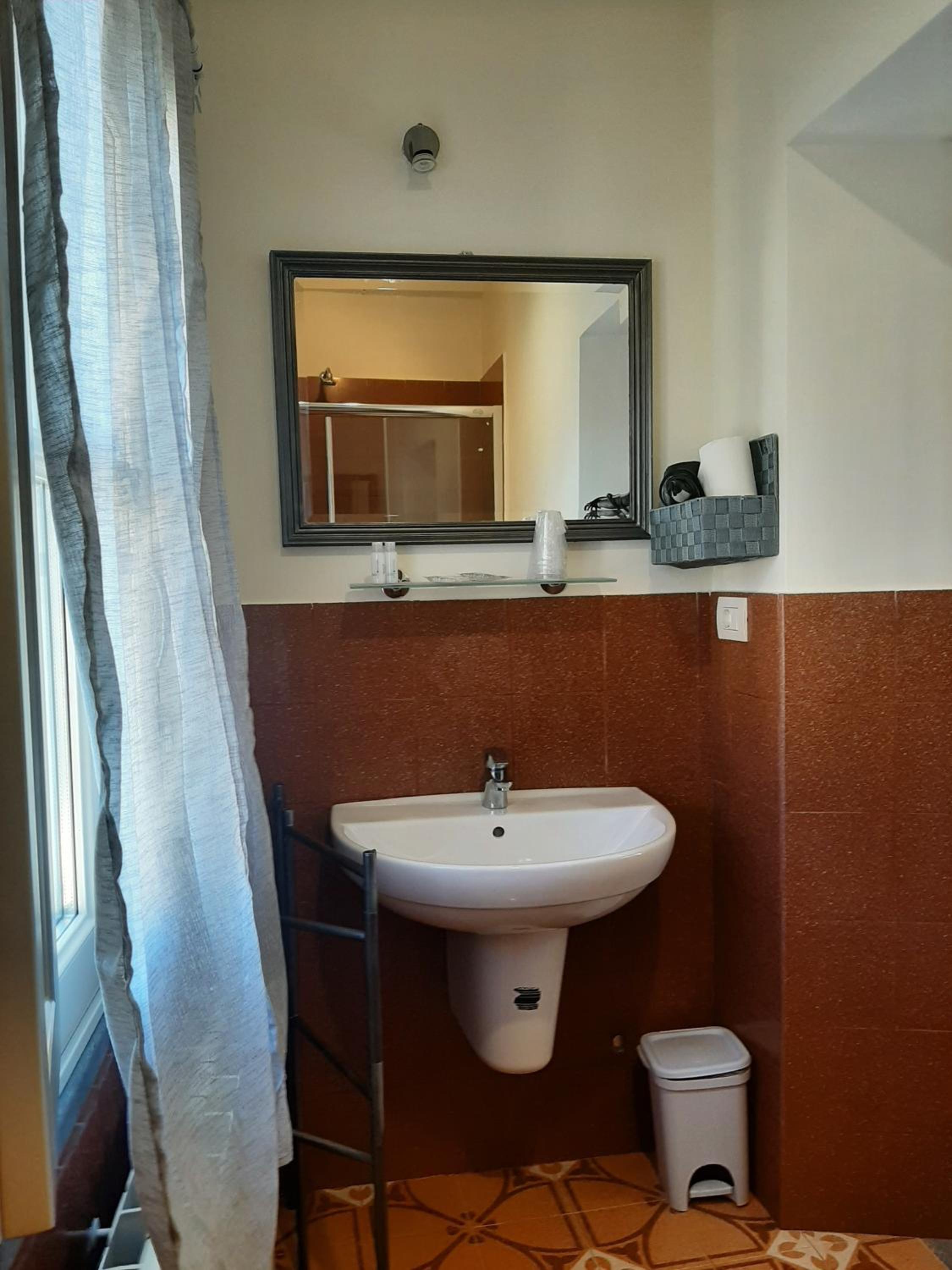Economy Double Room - Photo 3