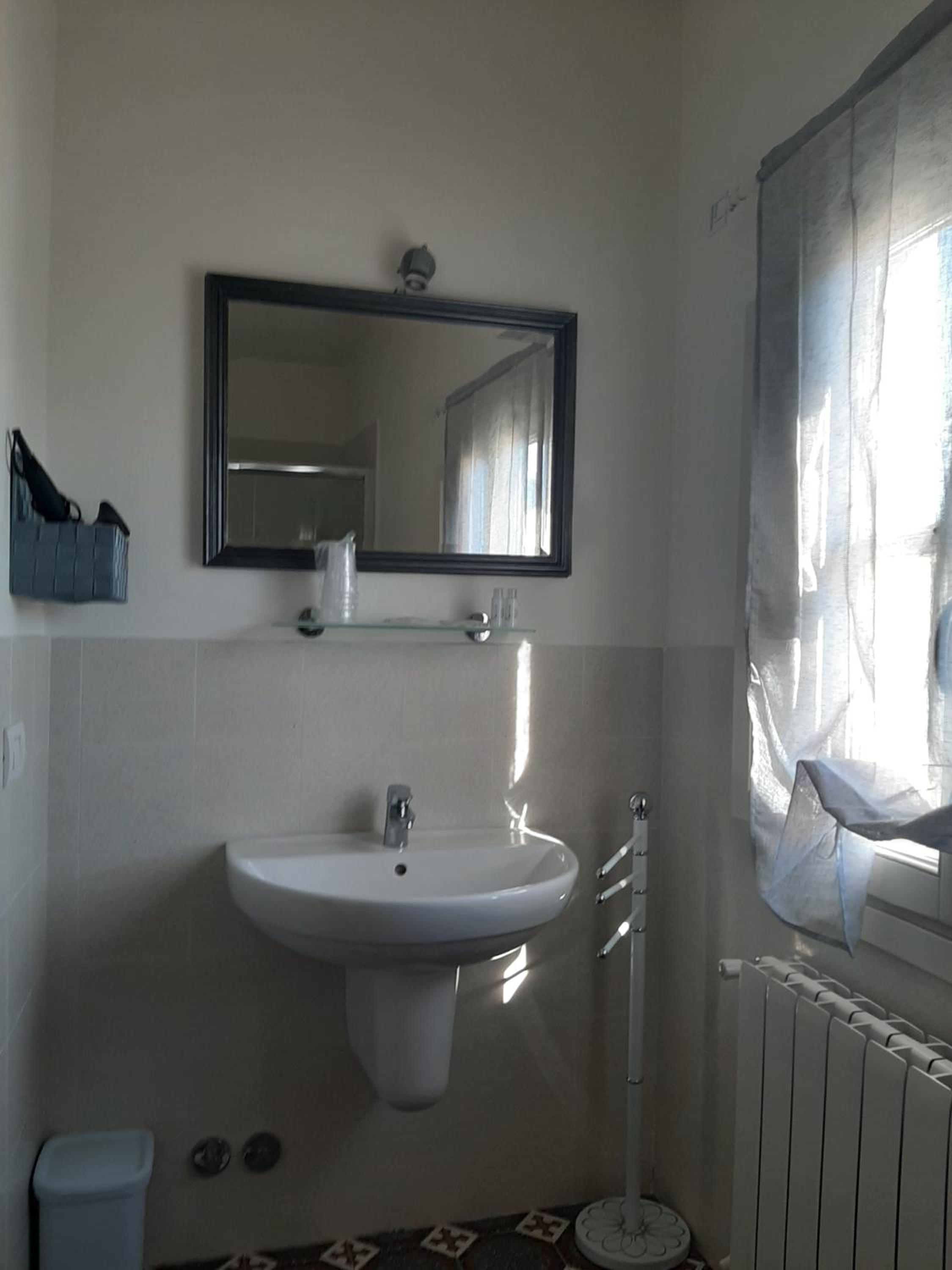 Double Room - Photo 8