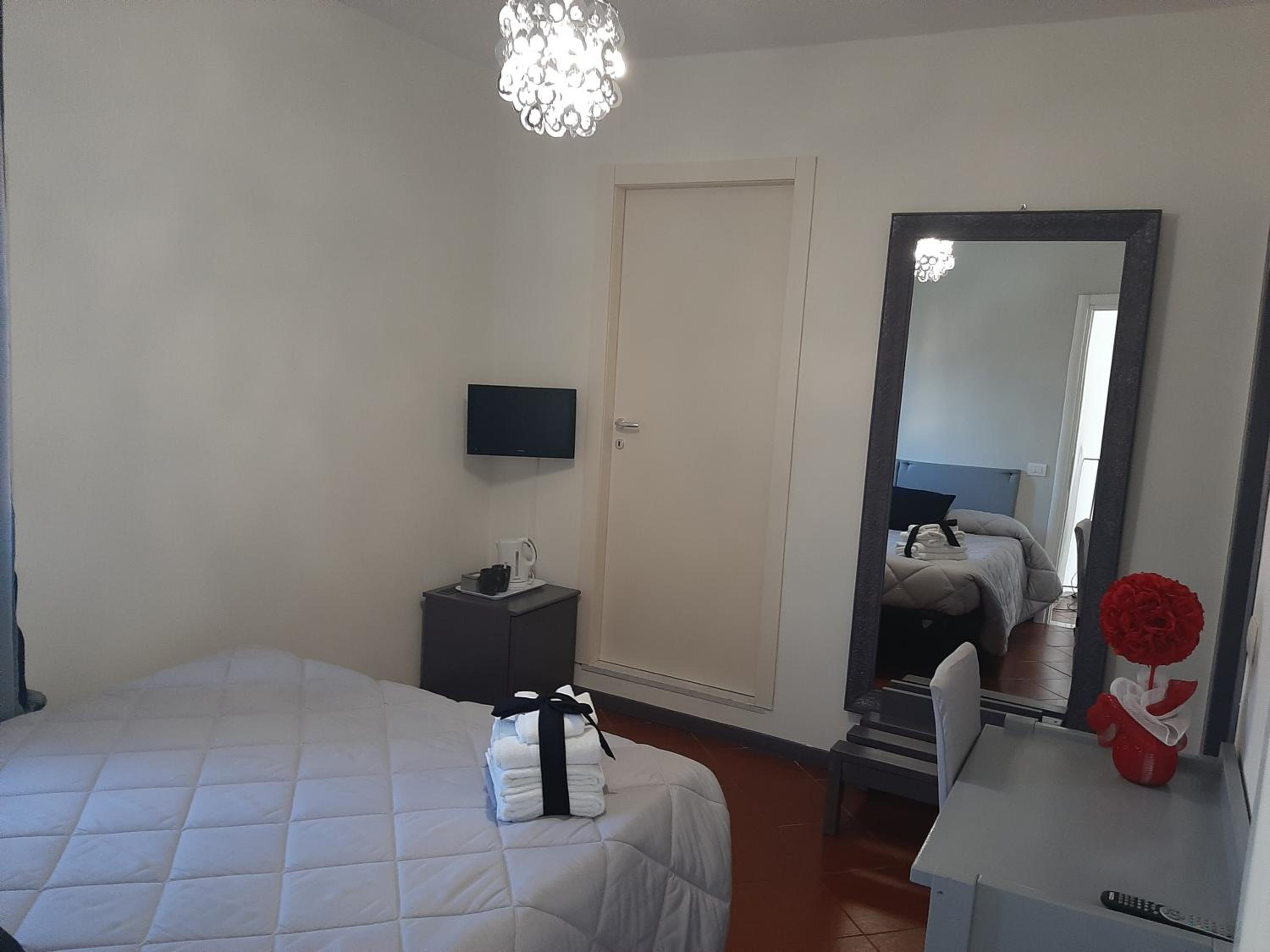 Double Room - Photo 14