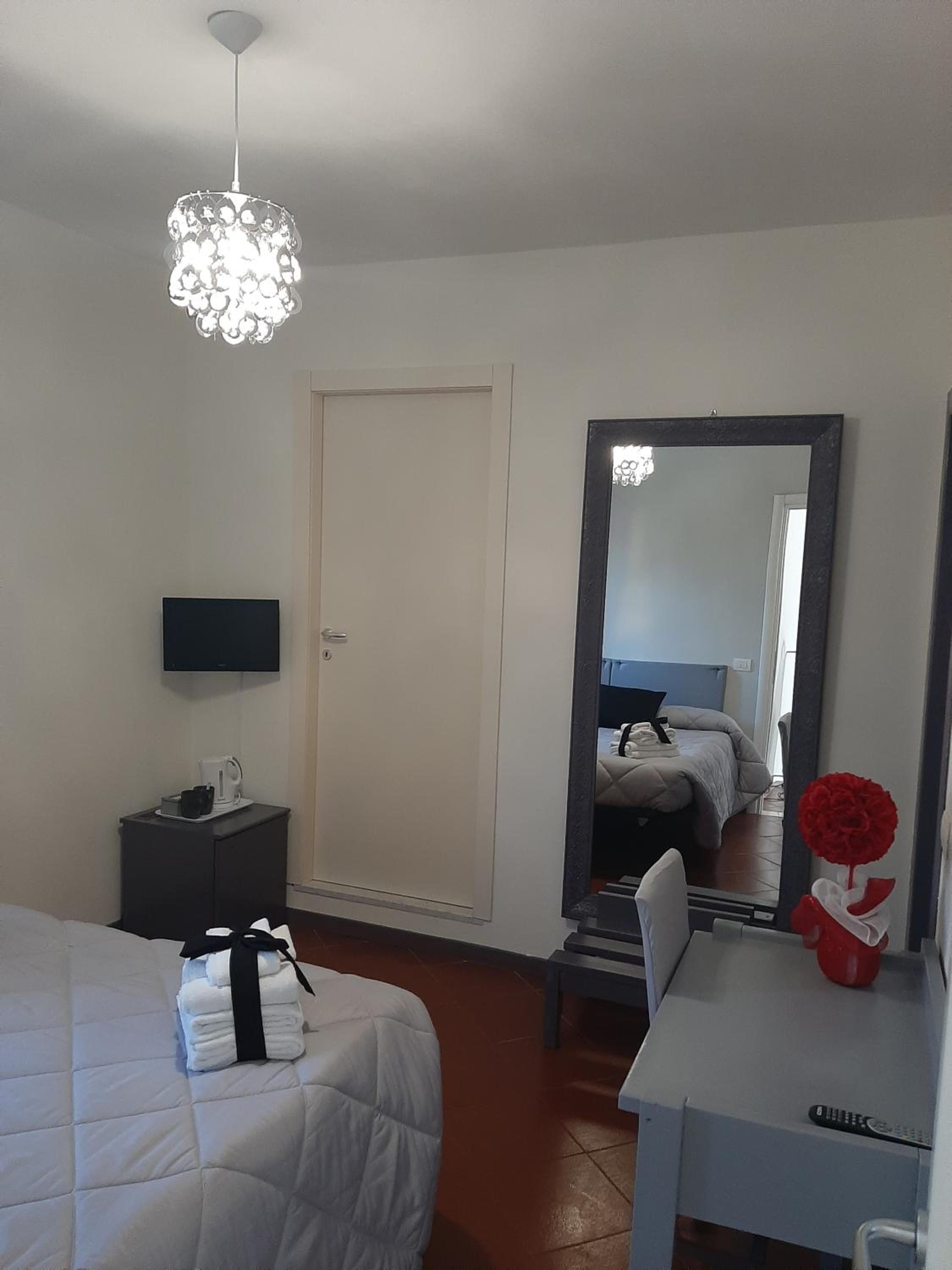 Double Room - Photo 17