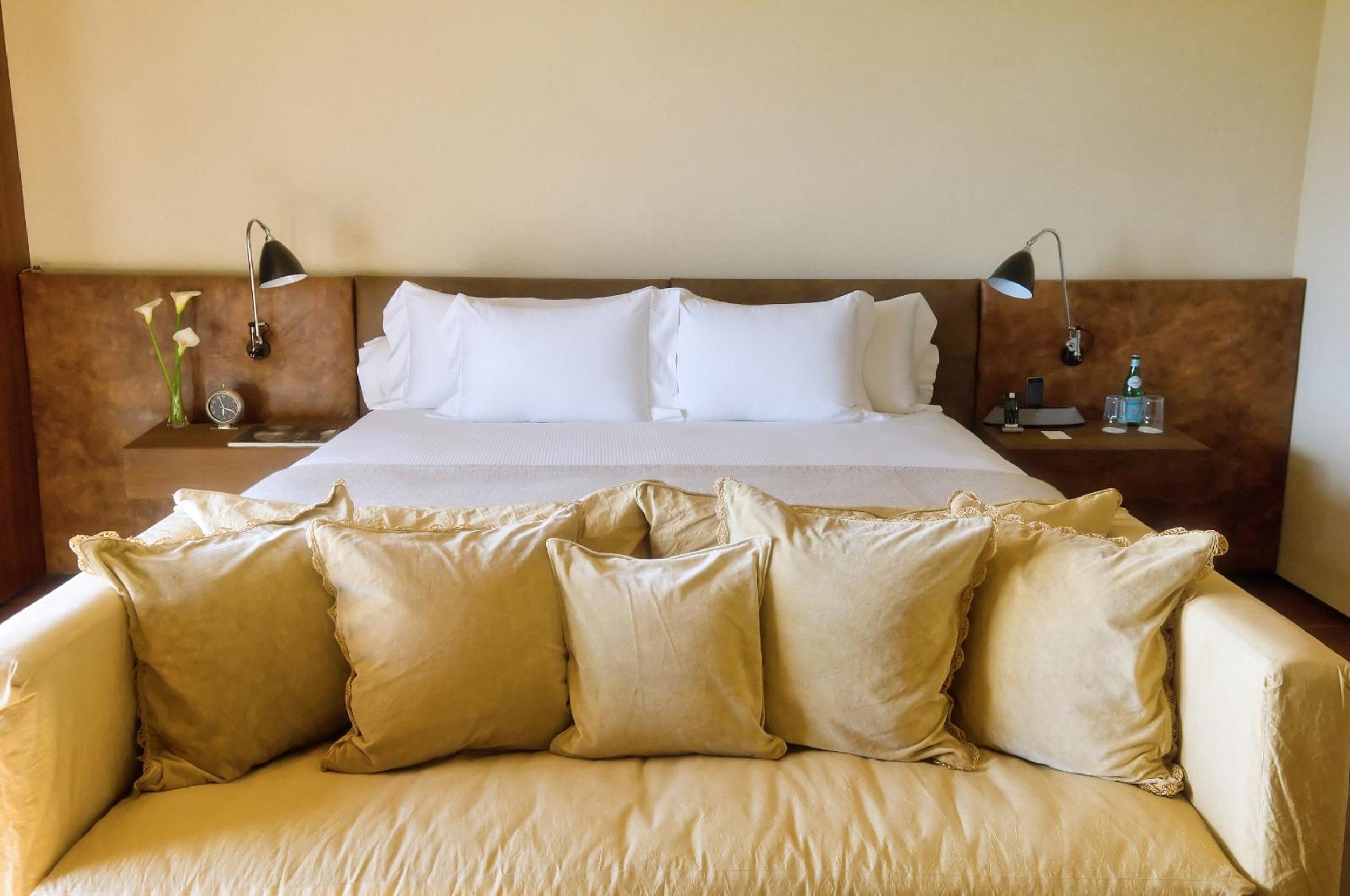 Deluxe King Bungalow photo 2