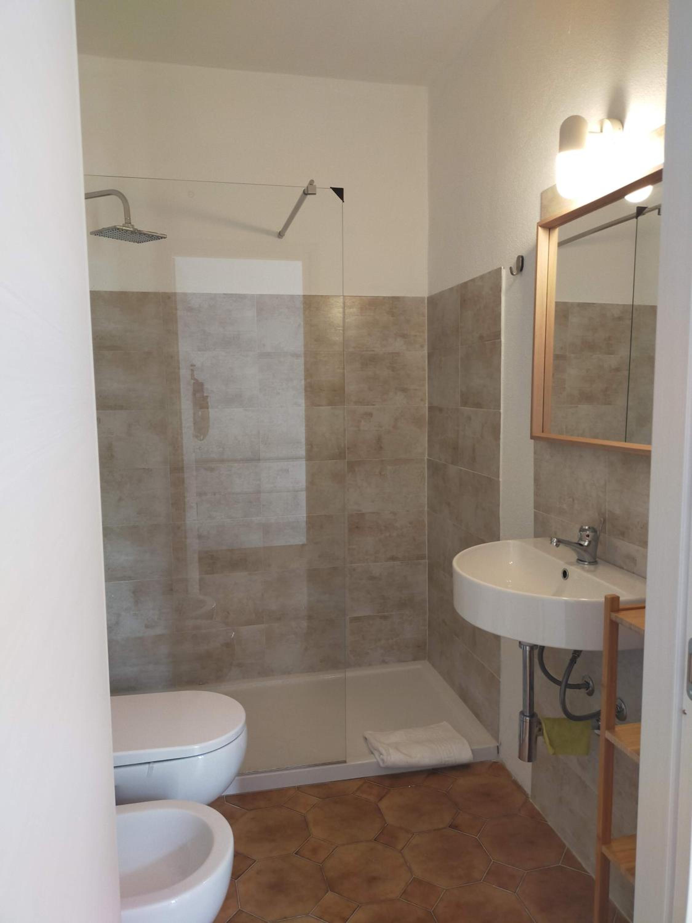 Quadruple Room with Shower - Photo 2