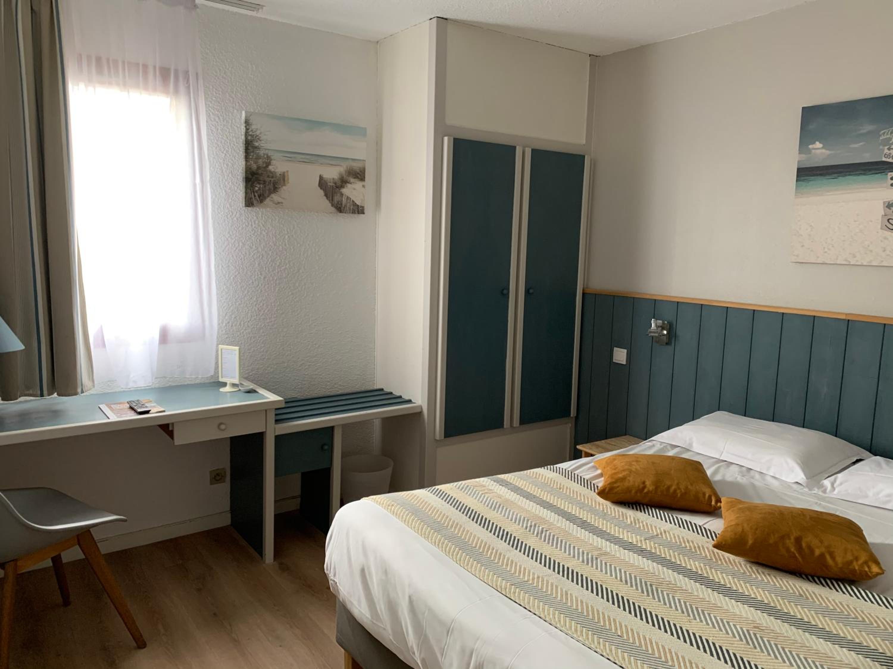 Standard Double or Twin Room photo 3
