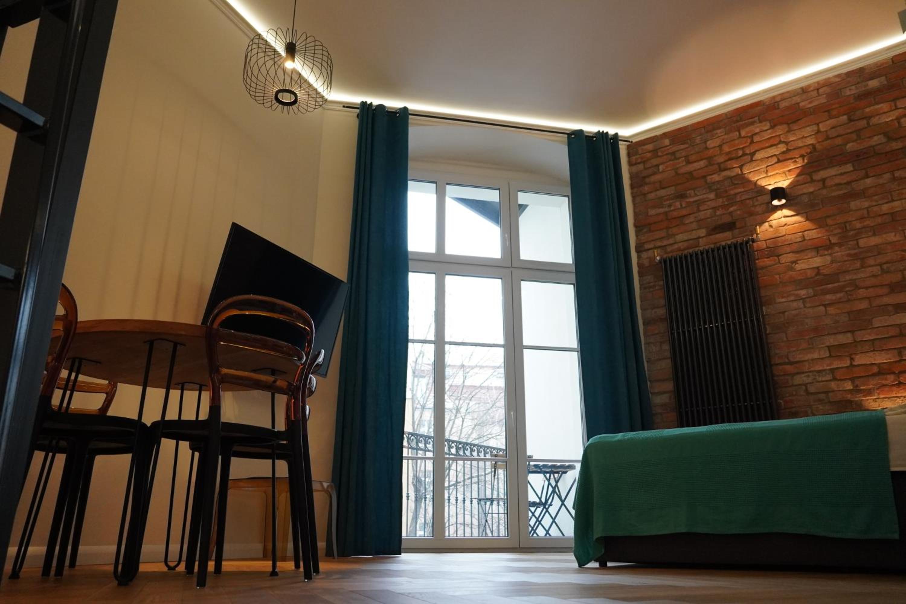 Studio Apartment with Mezzanine - Photo 4