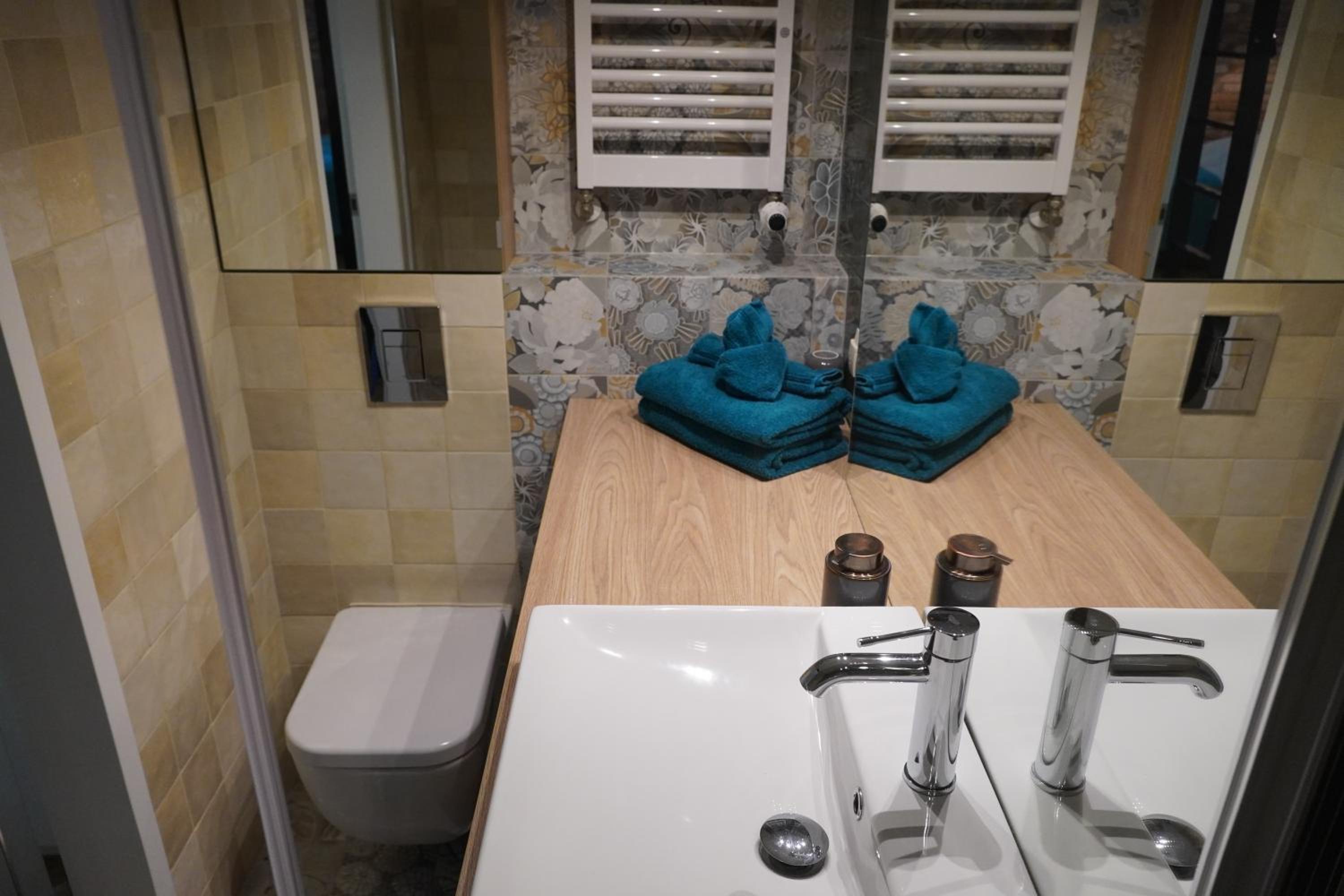 Studio Apartment with Mezzanine - Photo 5