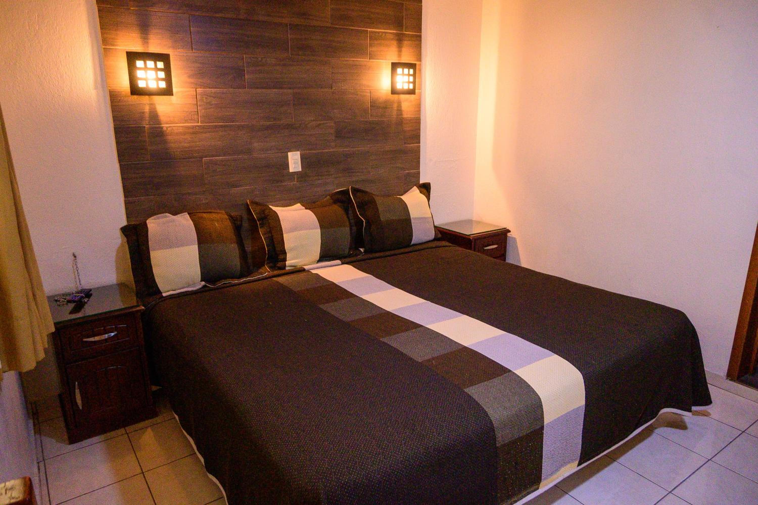 Budget Double Room - Photo 2
