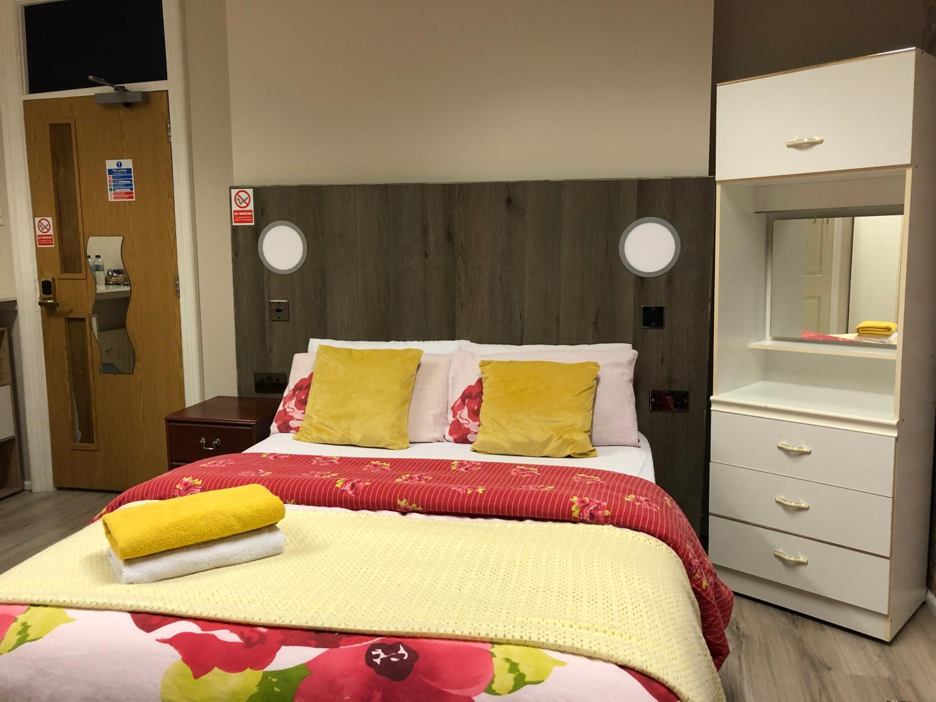 Double Room with Private Bathroom - Photo 5