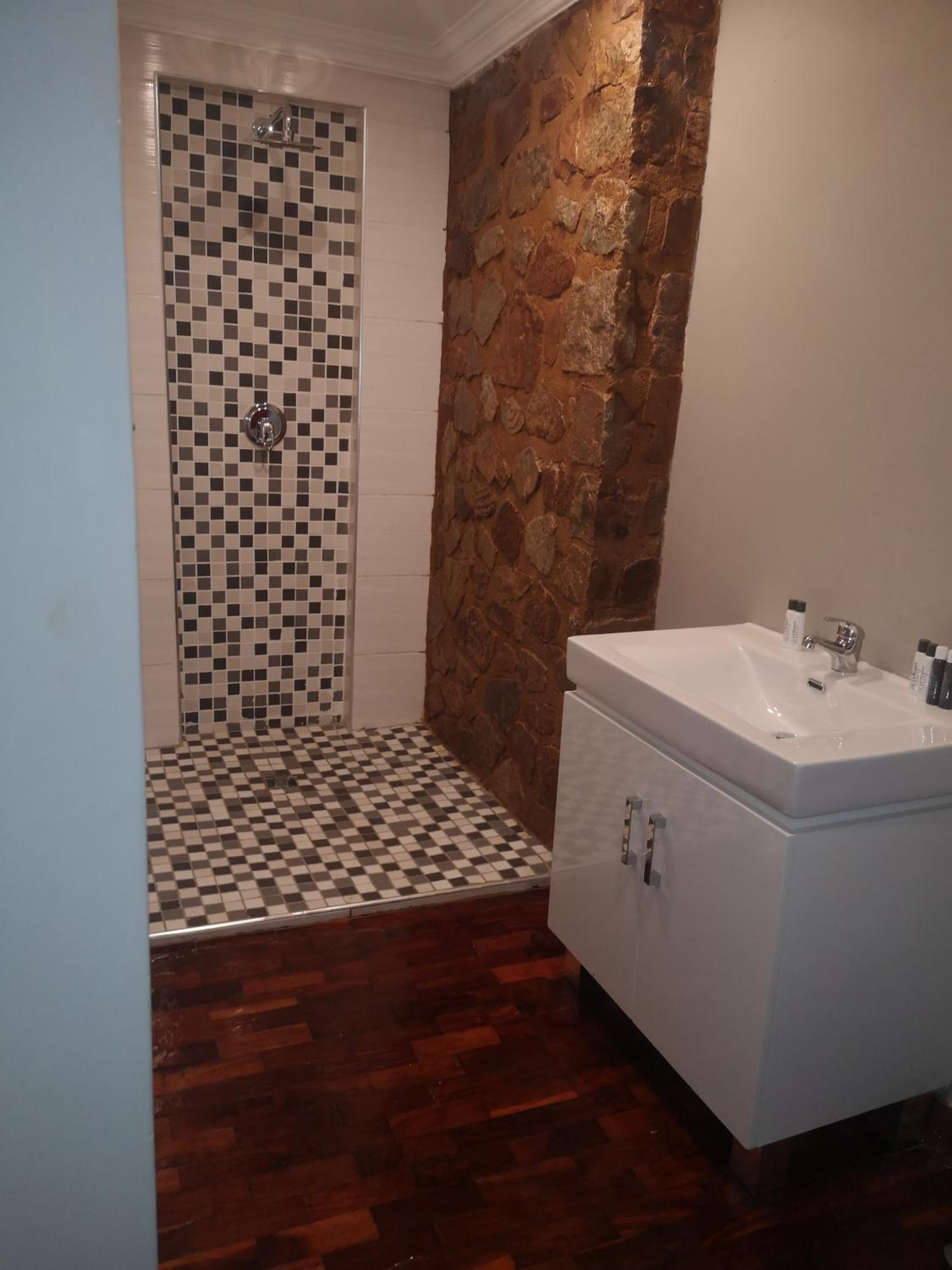 Deluxe Queen Room - Photo 6