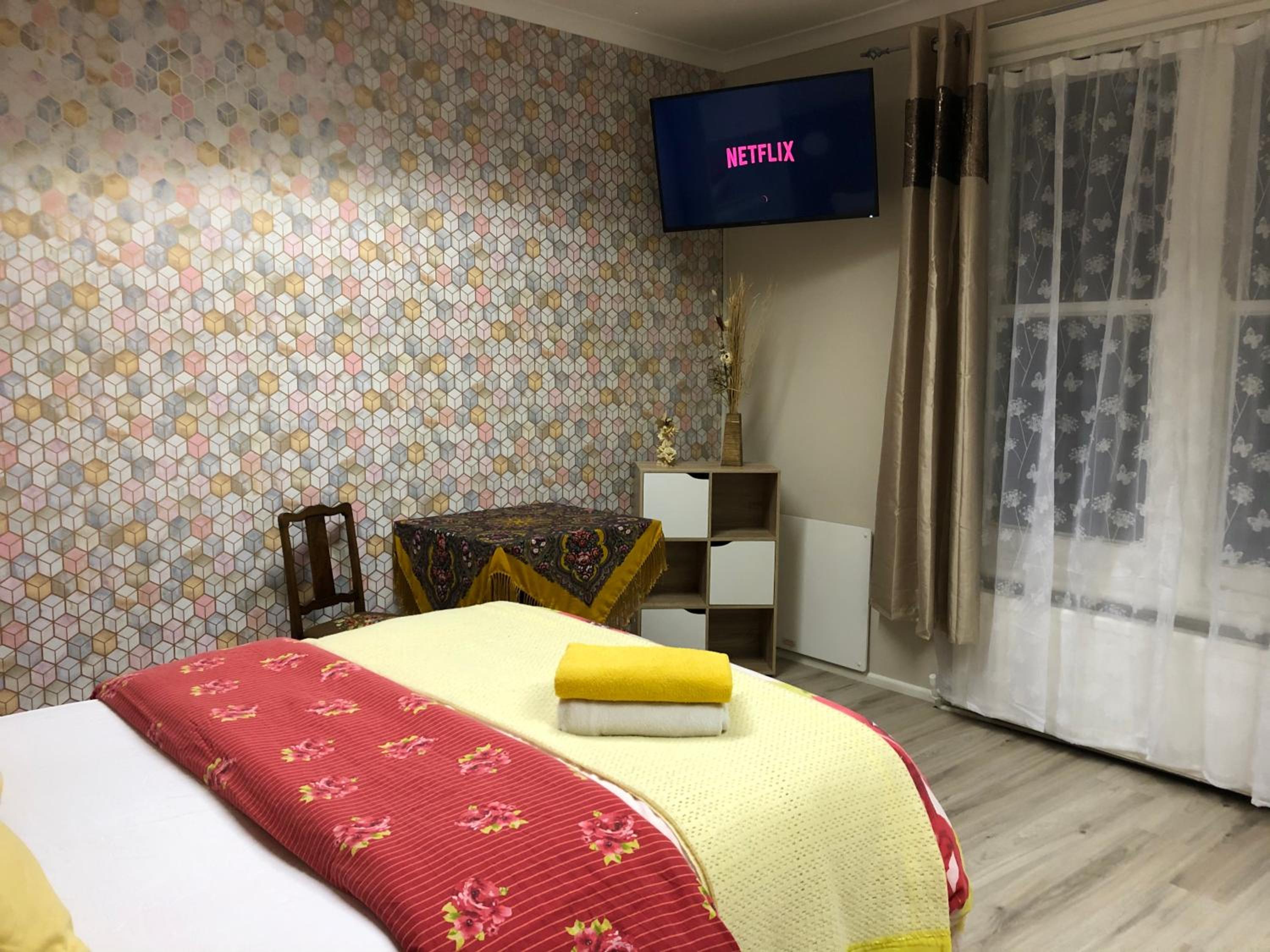 Double Room with Private Bathroom - Photo 1