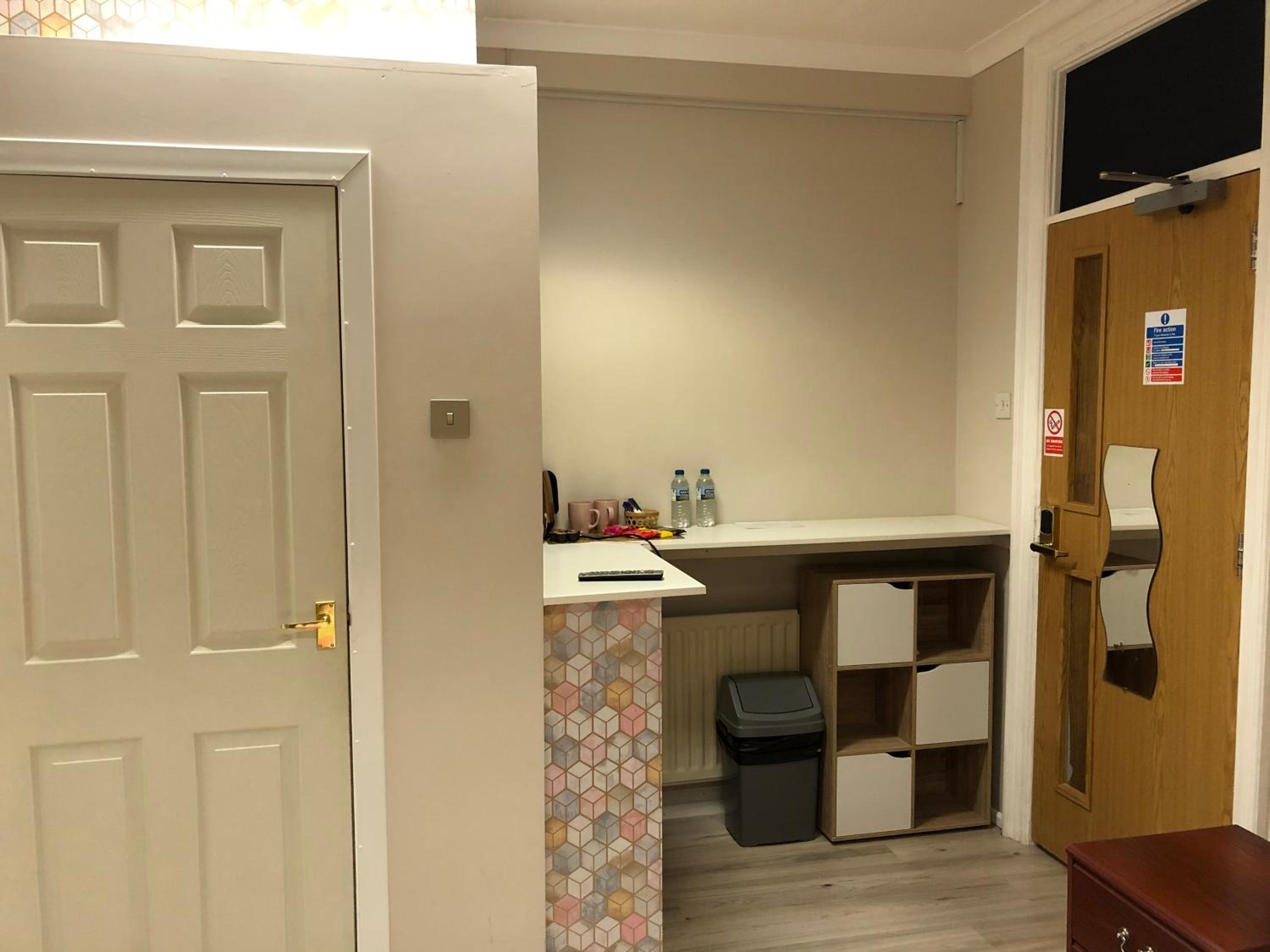 Double Room with Private Bathroom - Photo 8