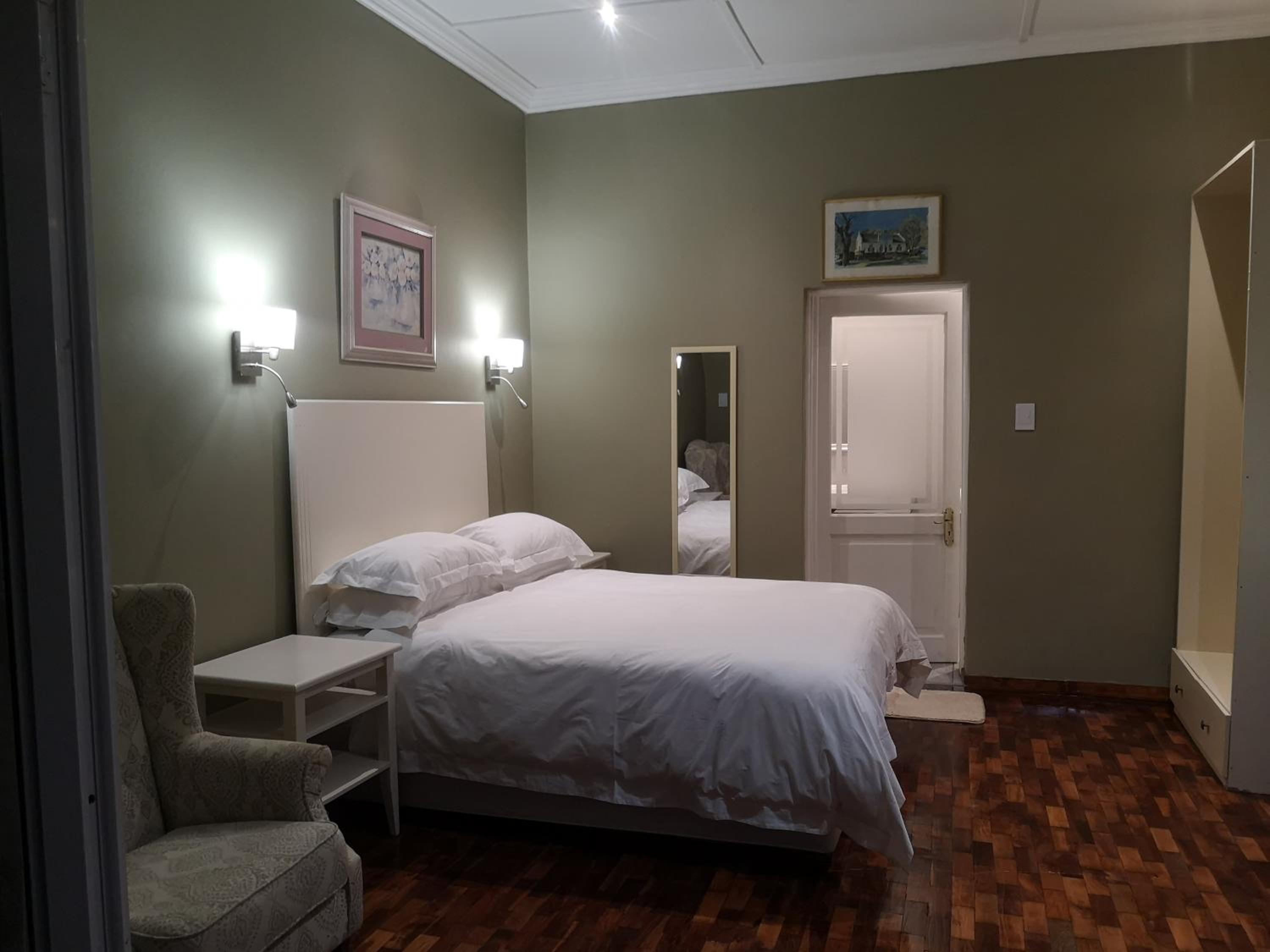 Deluxe Queen Room - Photo 7