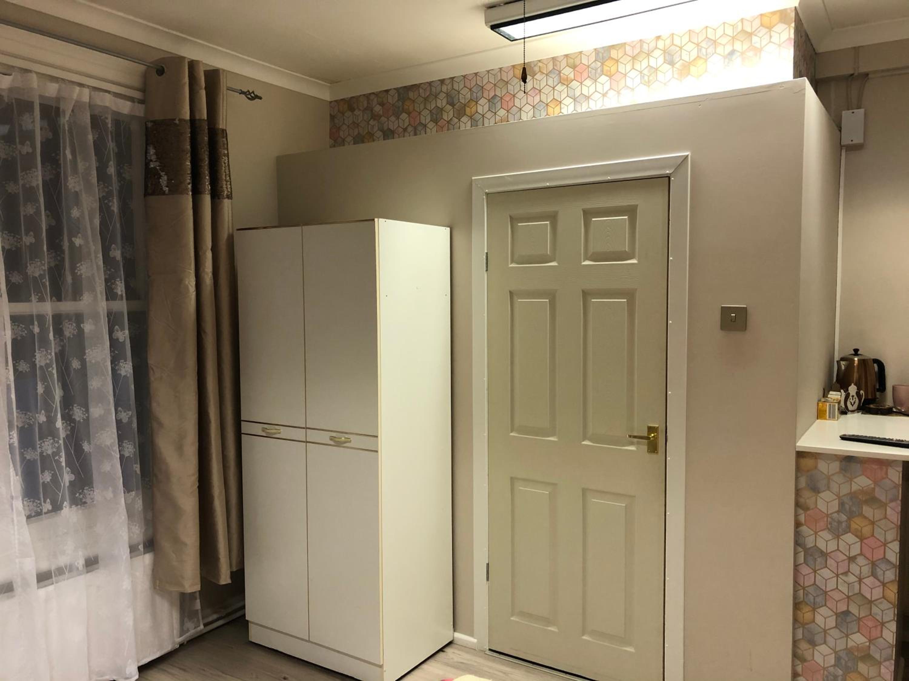 Double Room with Private Bathroom - Photo 7