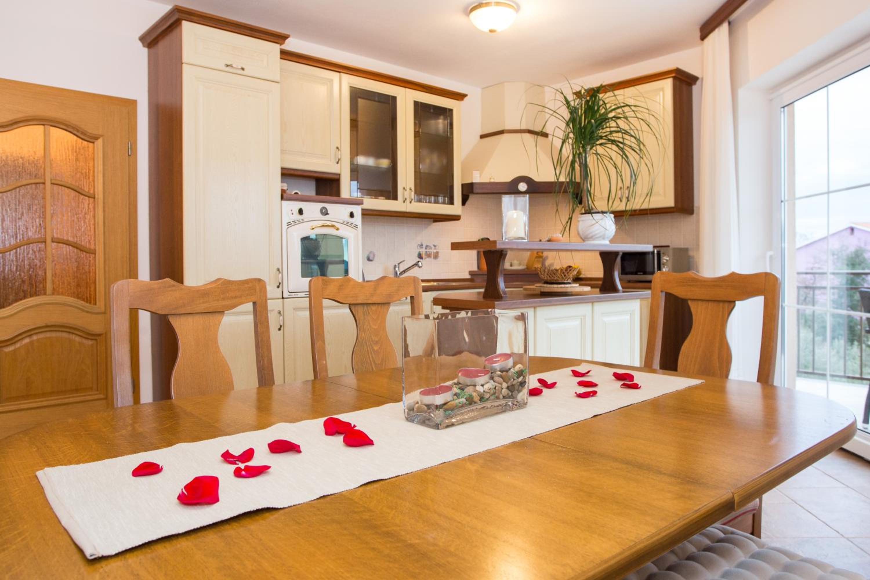 Comfort Two-Bedroom Apartment with Balcony photo 2