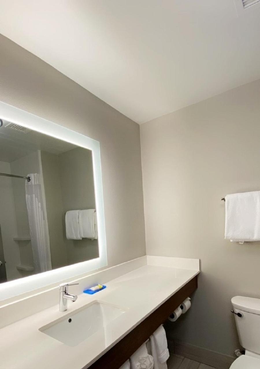 Standard King Room - Photo 3