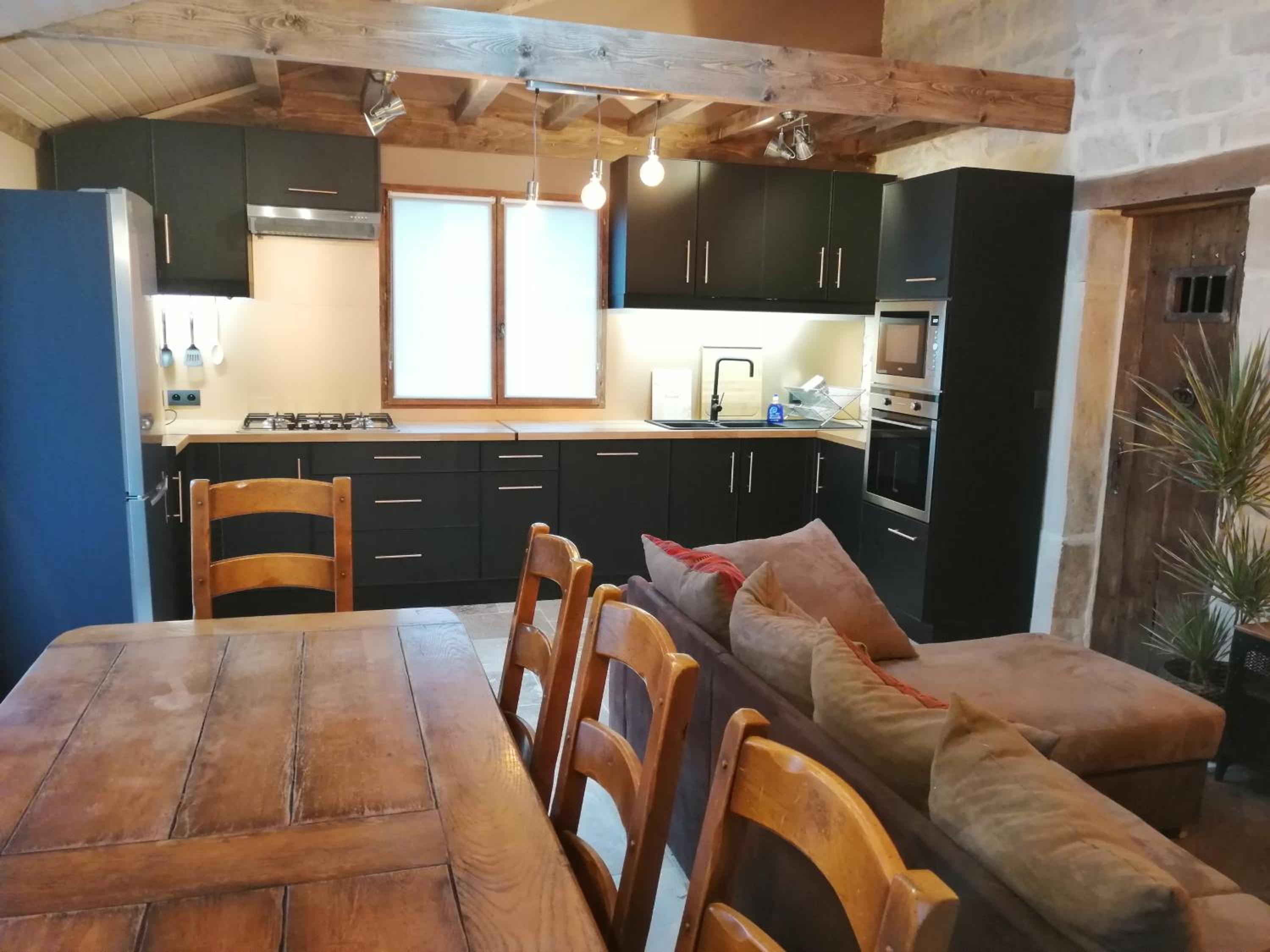 Two-Bedroom House - Photo 2