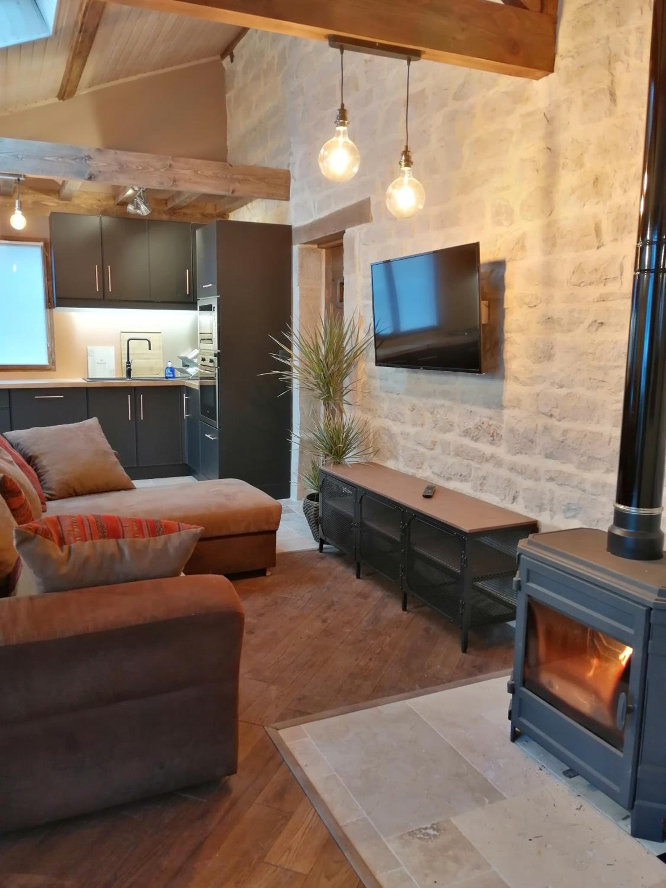 Two-Bedroom House - Photo 10