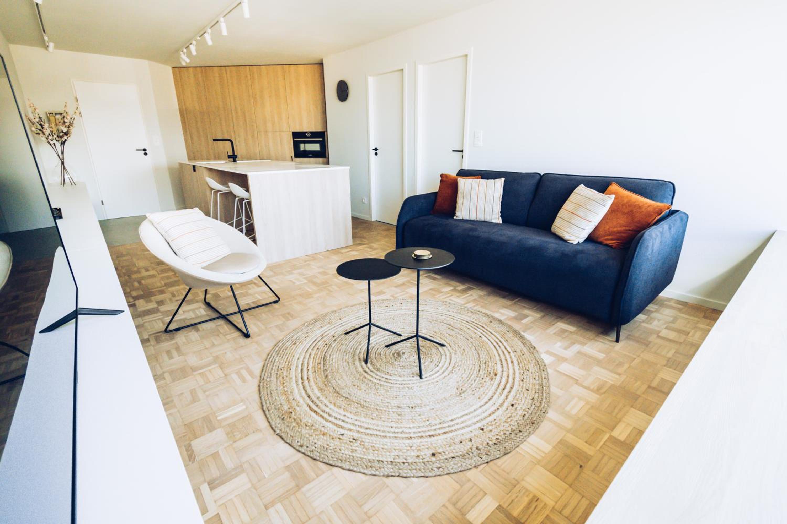 One-Bedroom Apartment - Photo 2