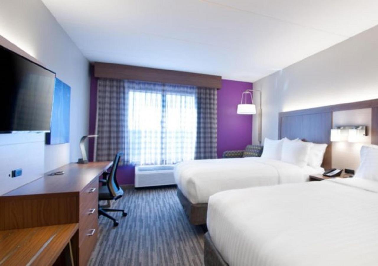 Standard Room with Two Queen Beds - Photo 1