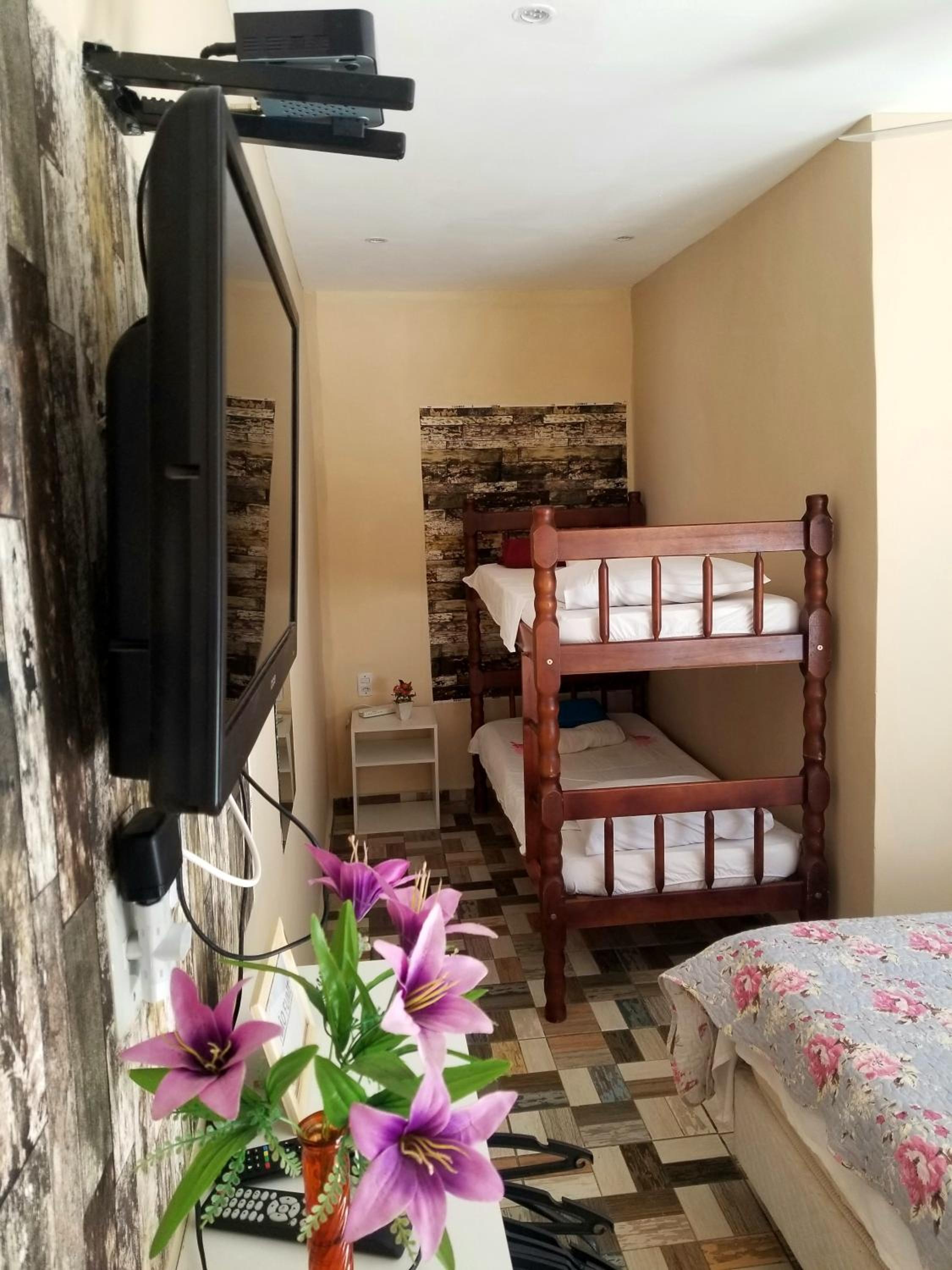 Quadruple Room with Bathroom - Photo 14