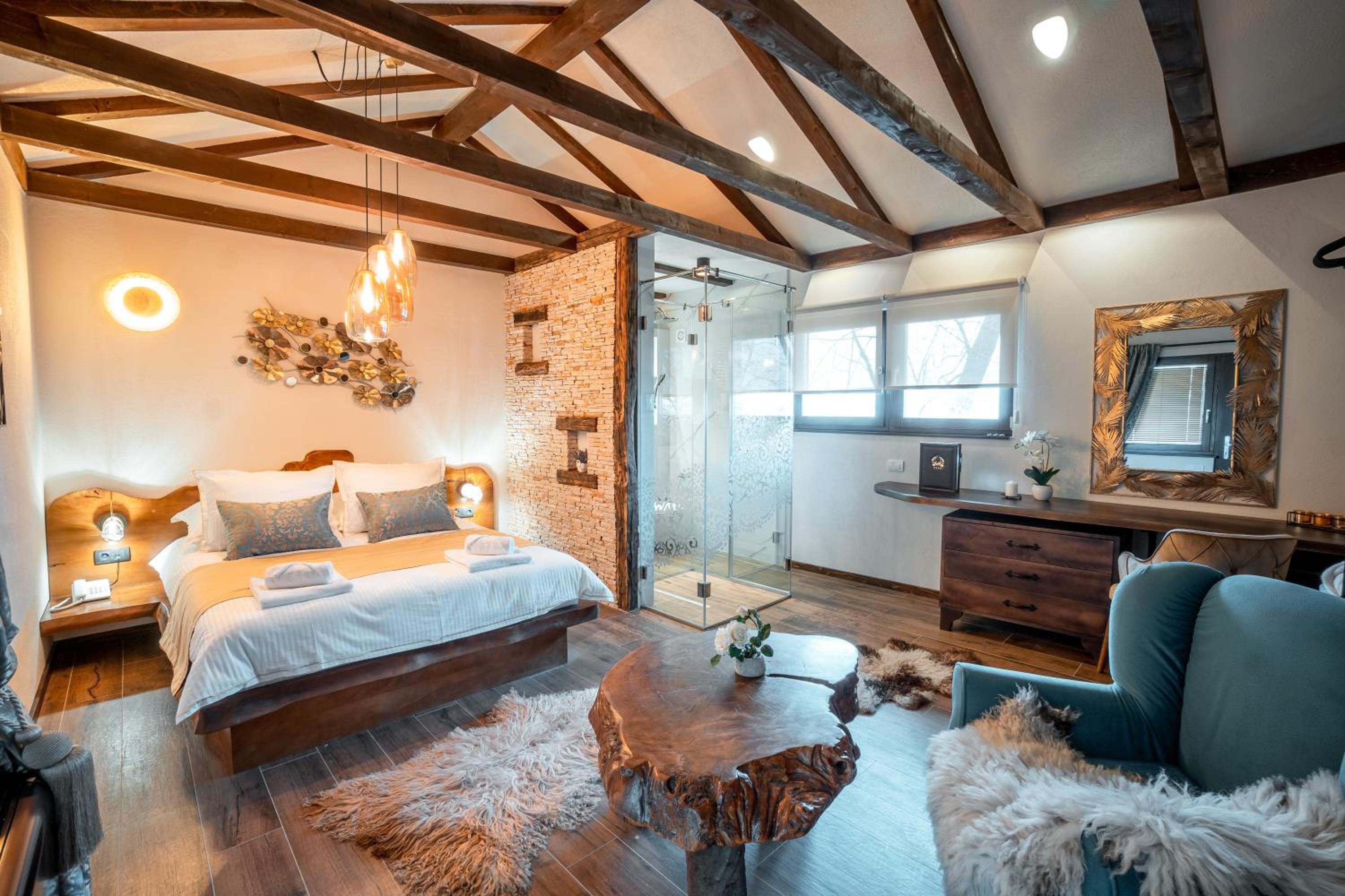 One-Bedroom Apartment - Photo 1