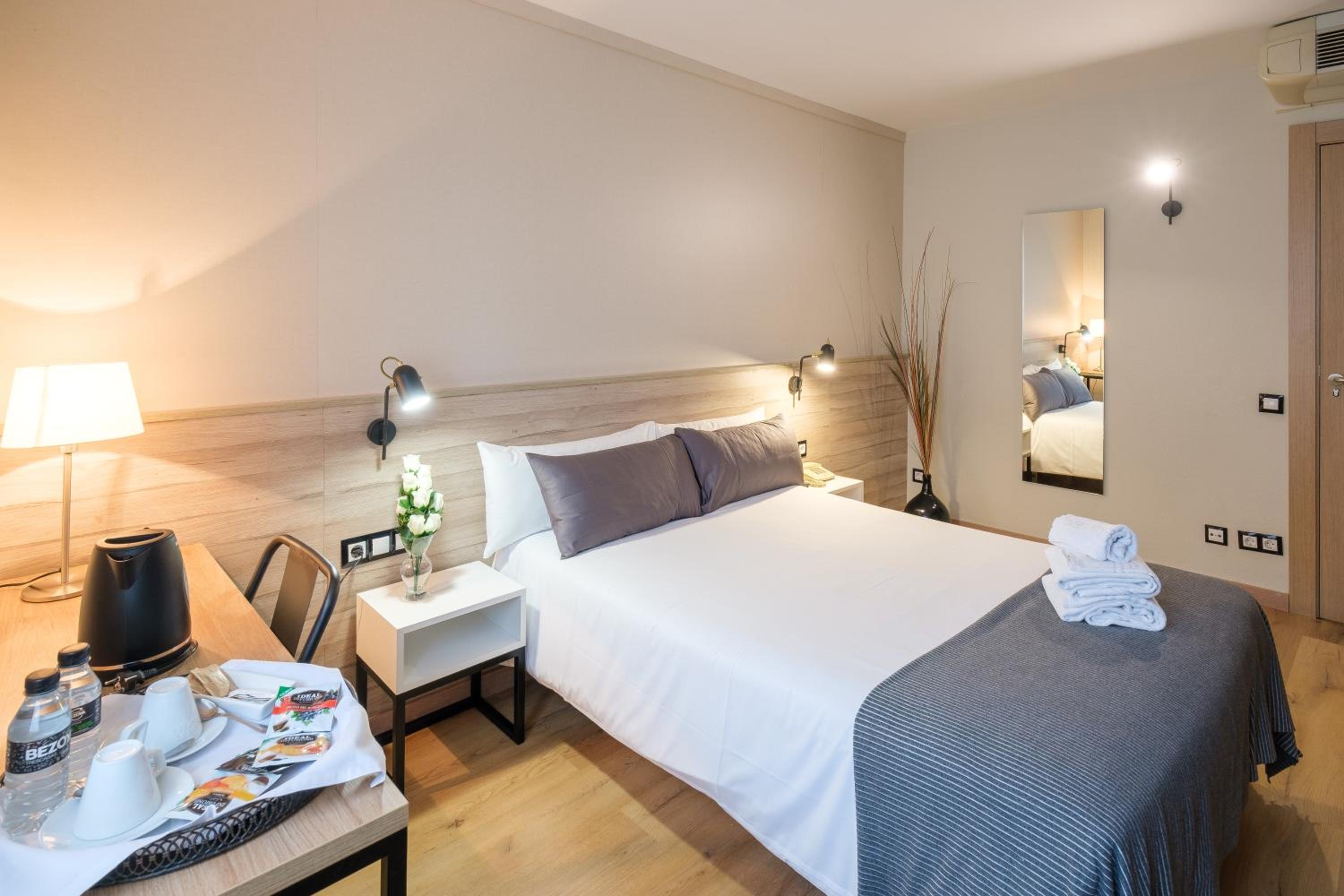 Double or Twin Room - Photo 8