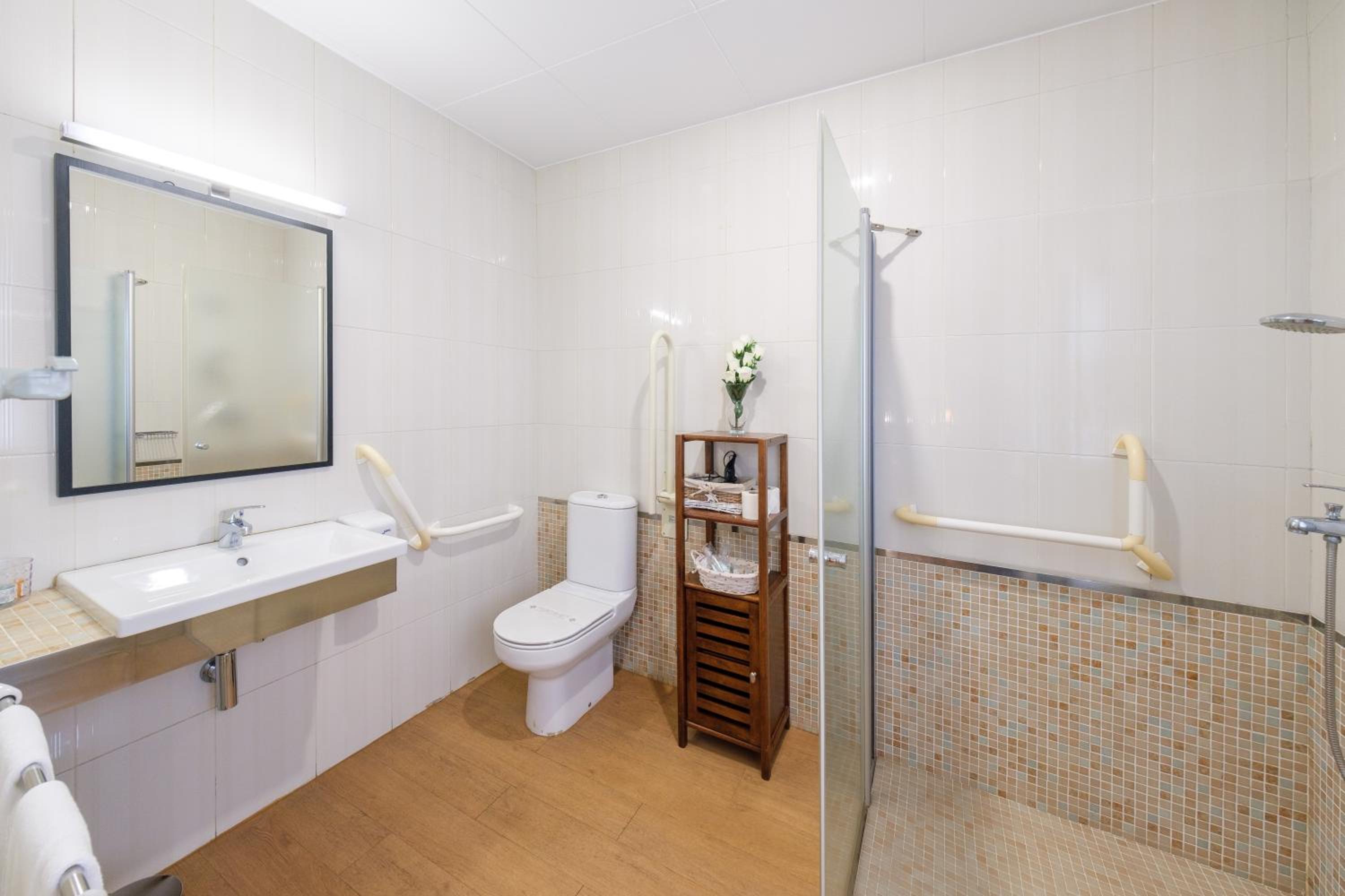 Double or Twin Room - Photo 7