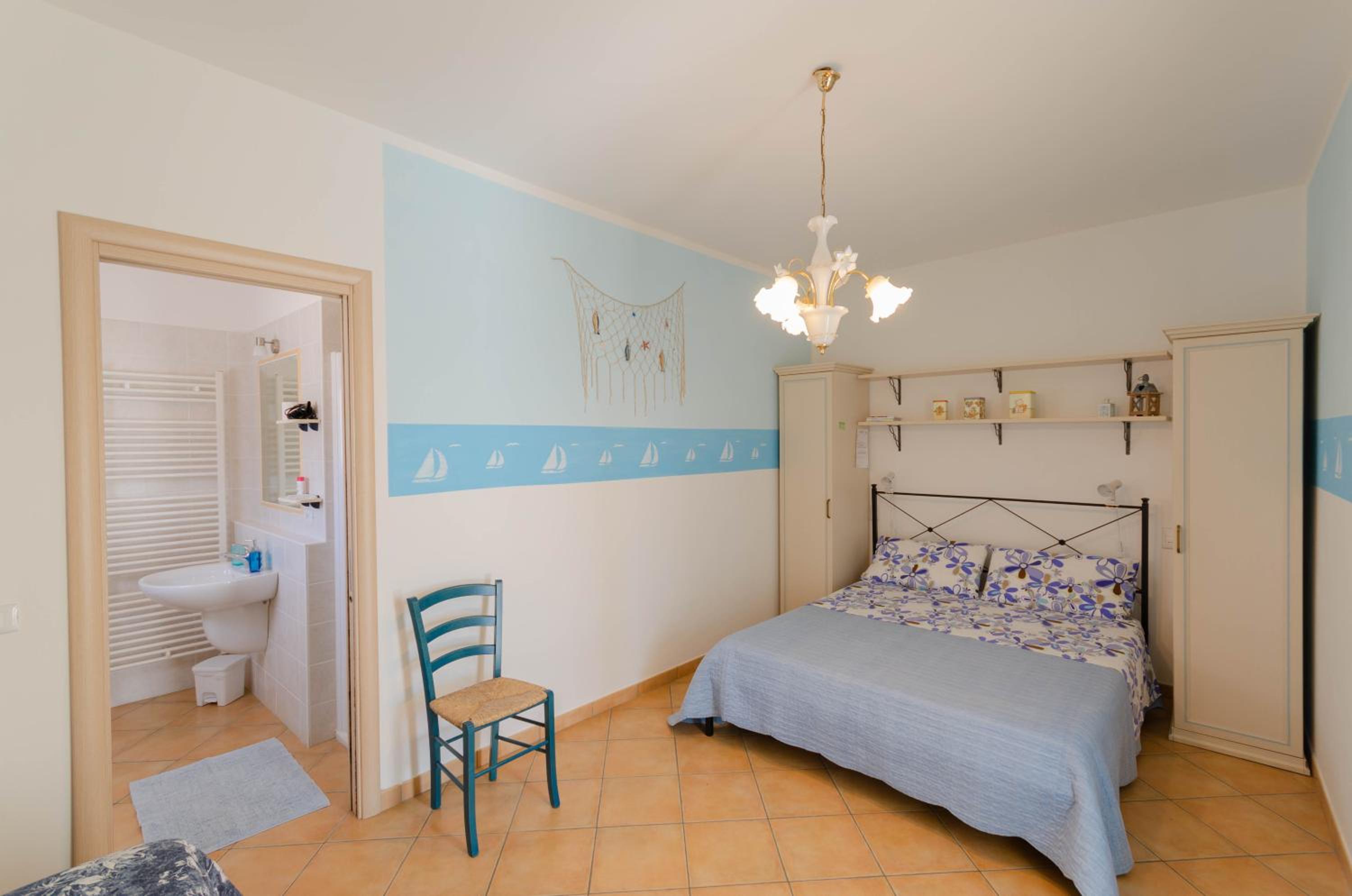 Double Room - Photo 12