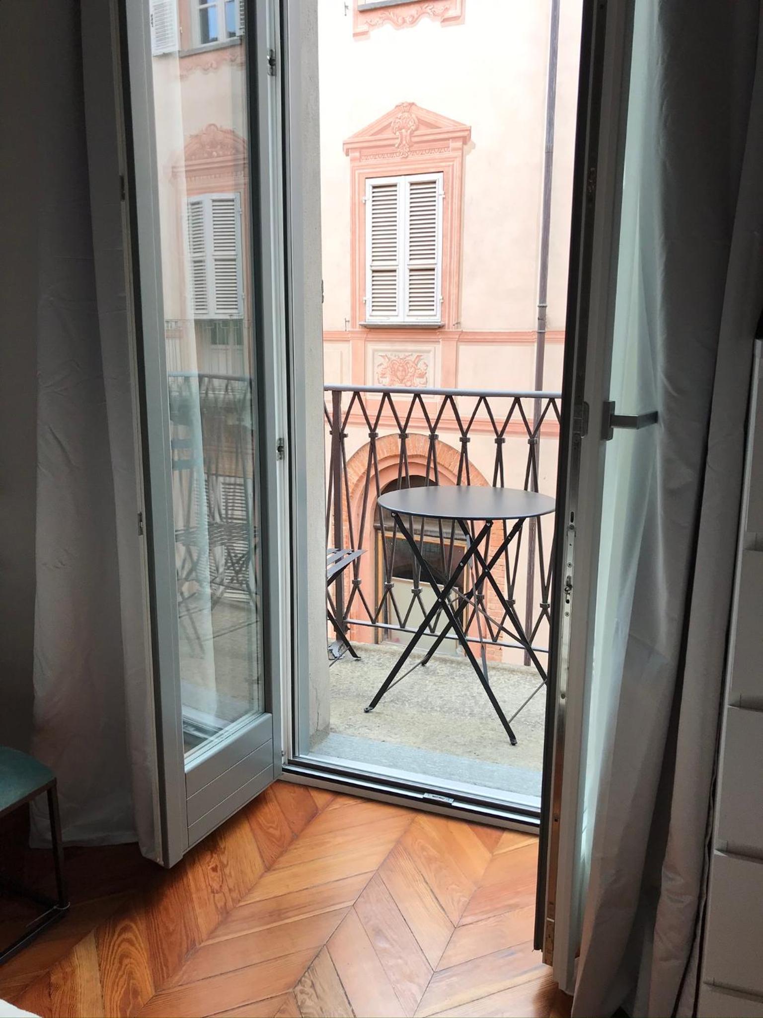 Apartment with Balcony - Photo 12
