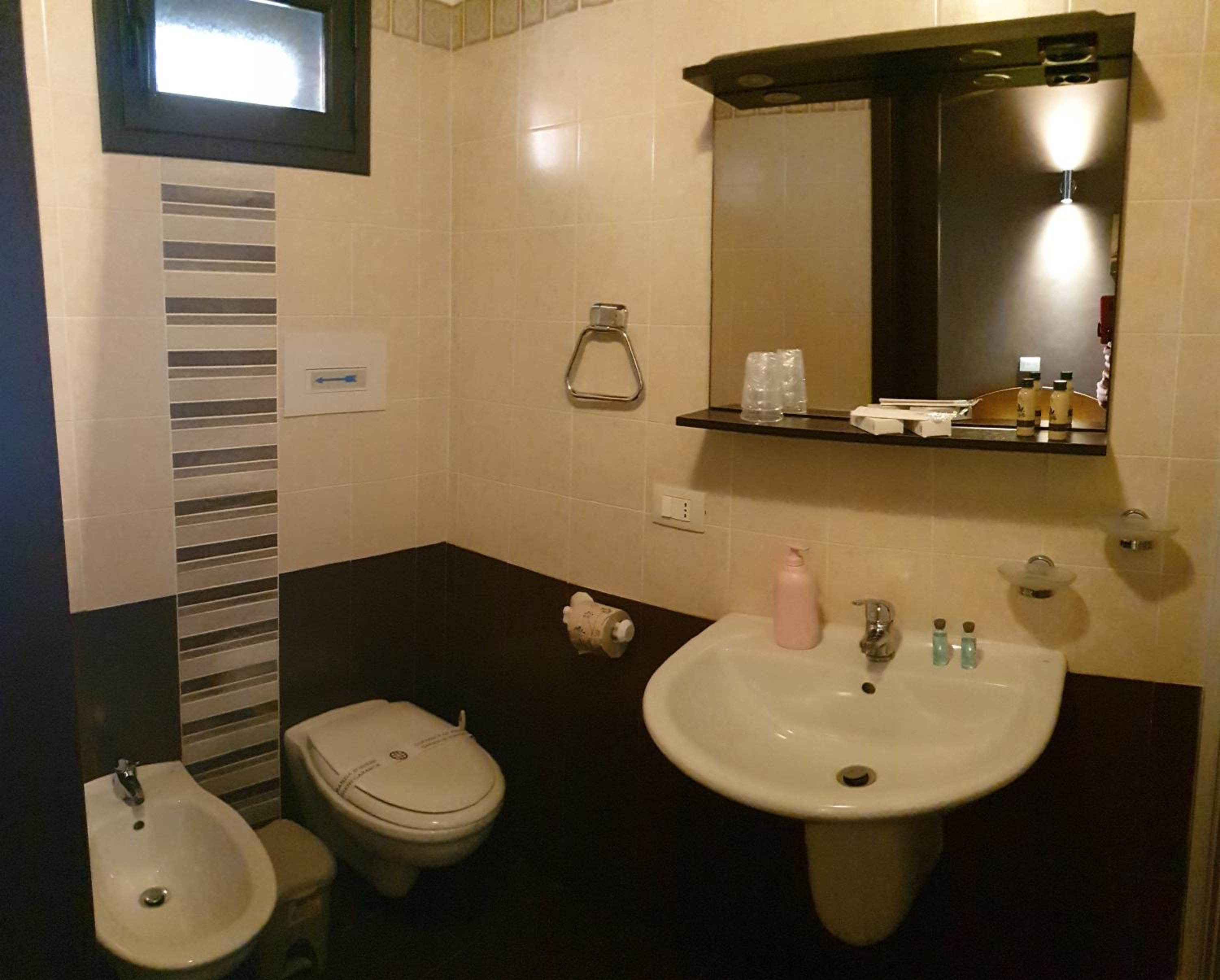 Deluxe Twin Room photo 3