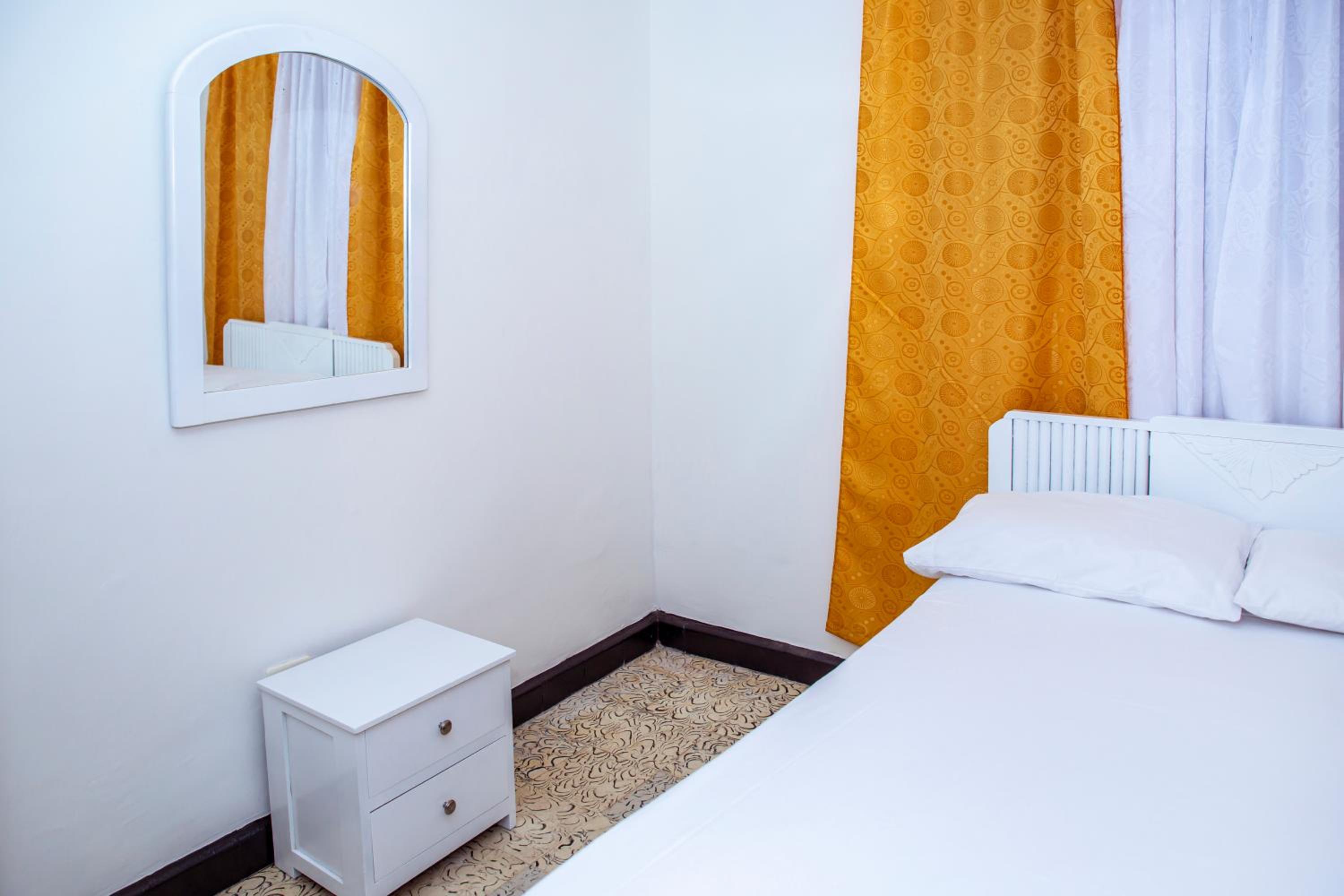 Double Room with Shared Bathroom photo 3