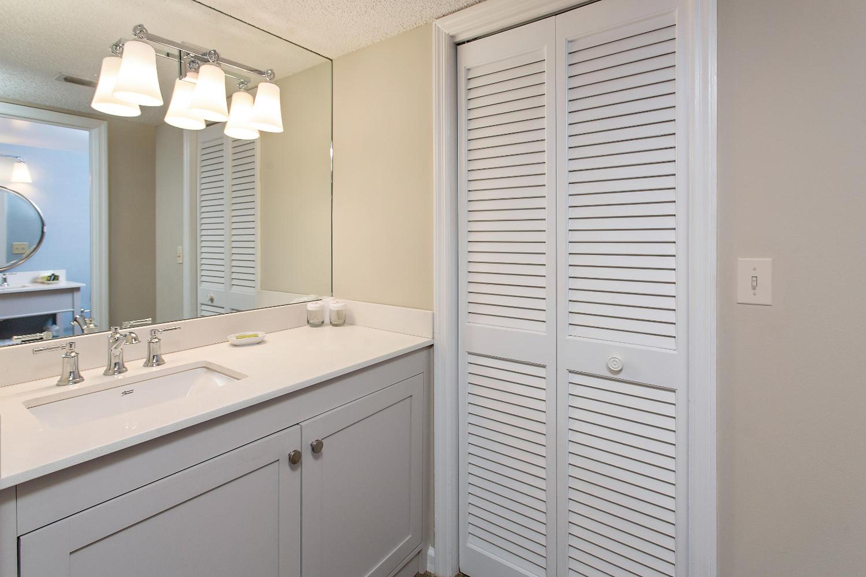 Two-Bedroom Oceanfront Villa - Photo 2