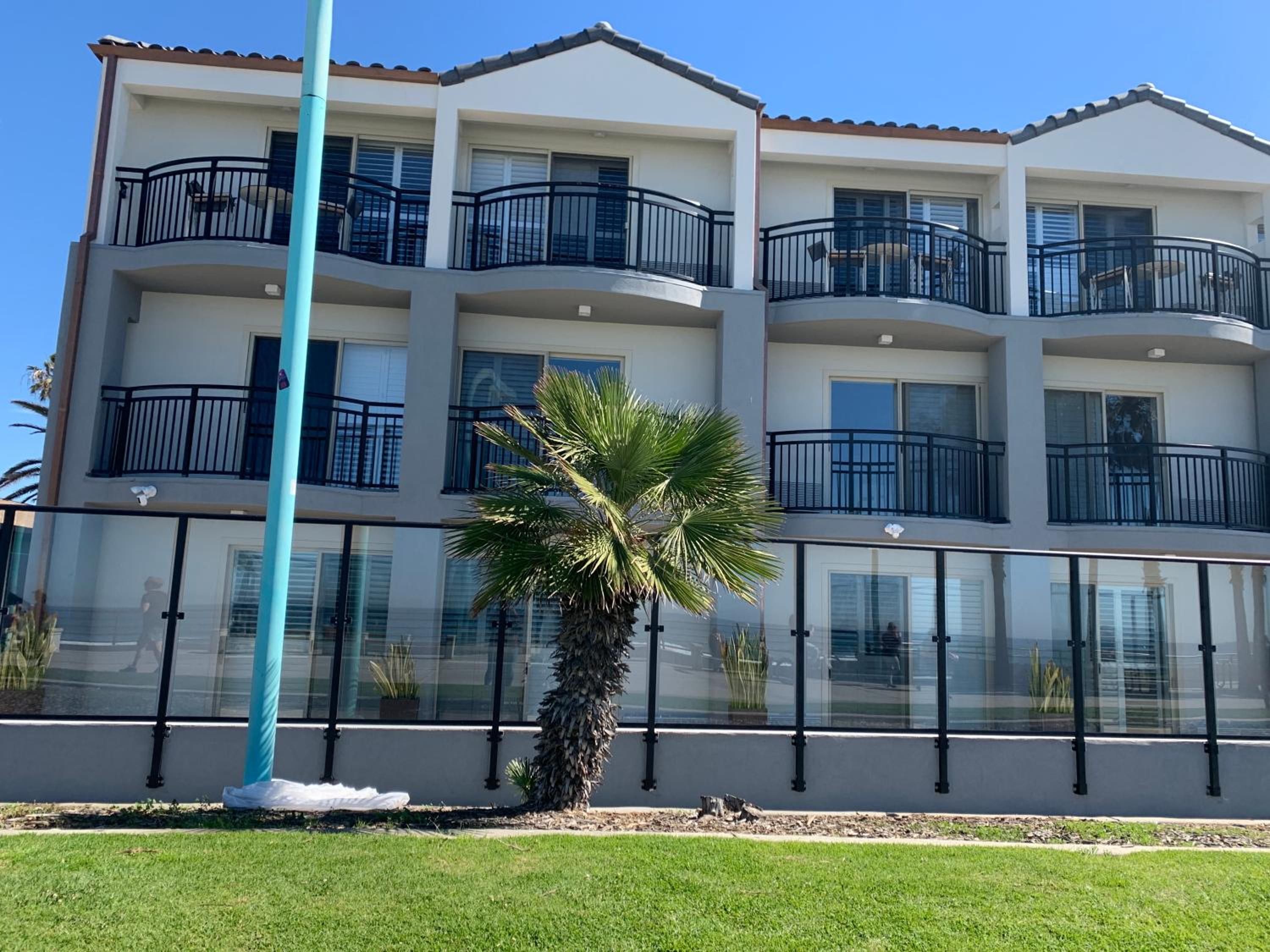 Standard Room with Ocean Front - Photo 6