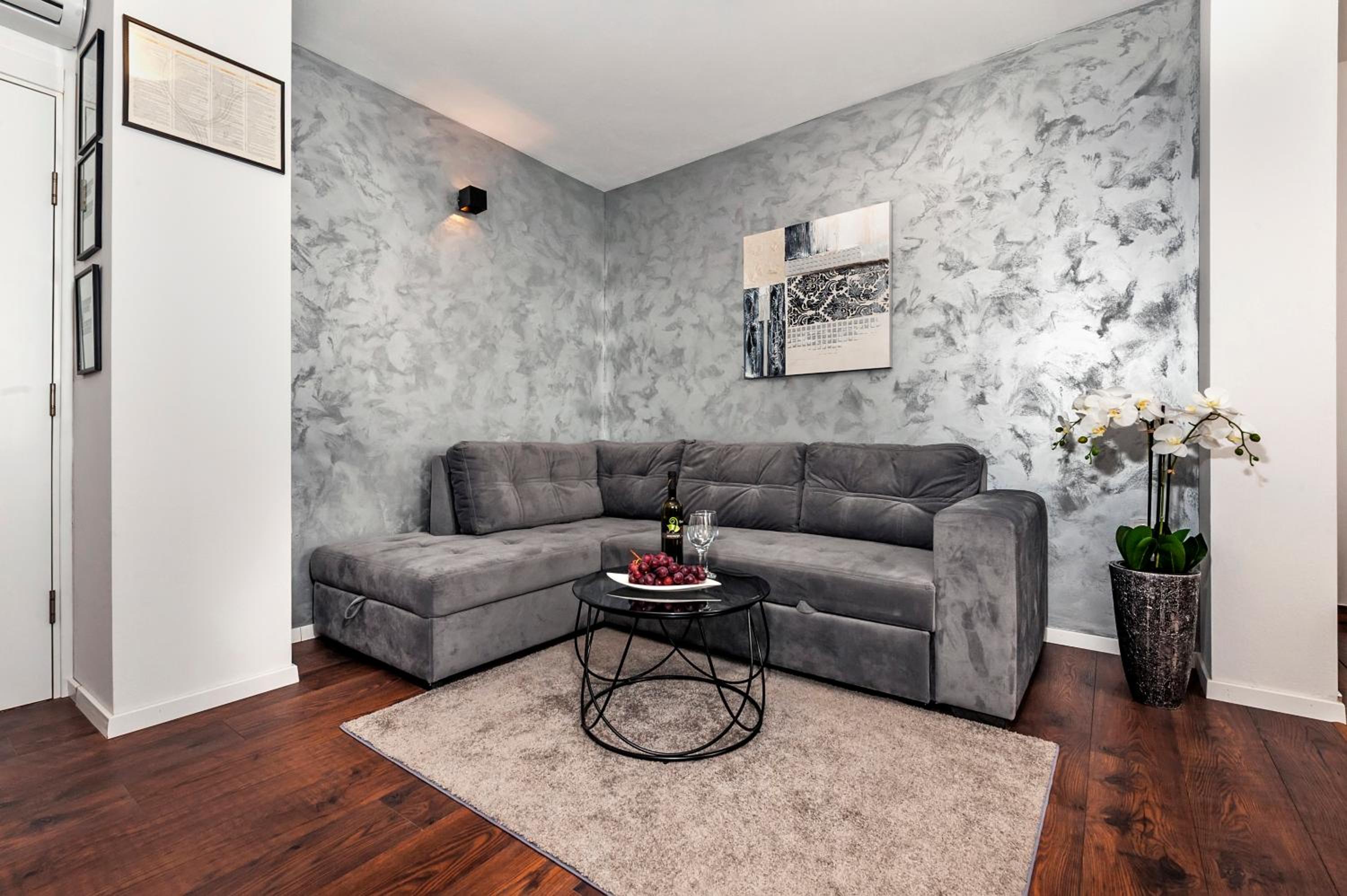 Deluxe Apartment with Terrace photo 2