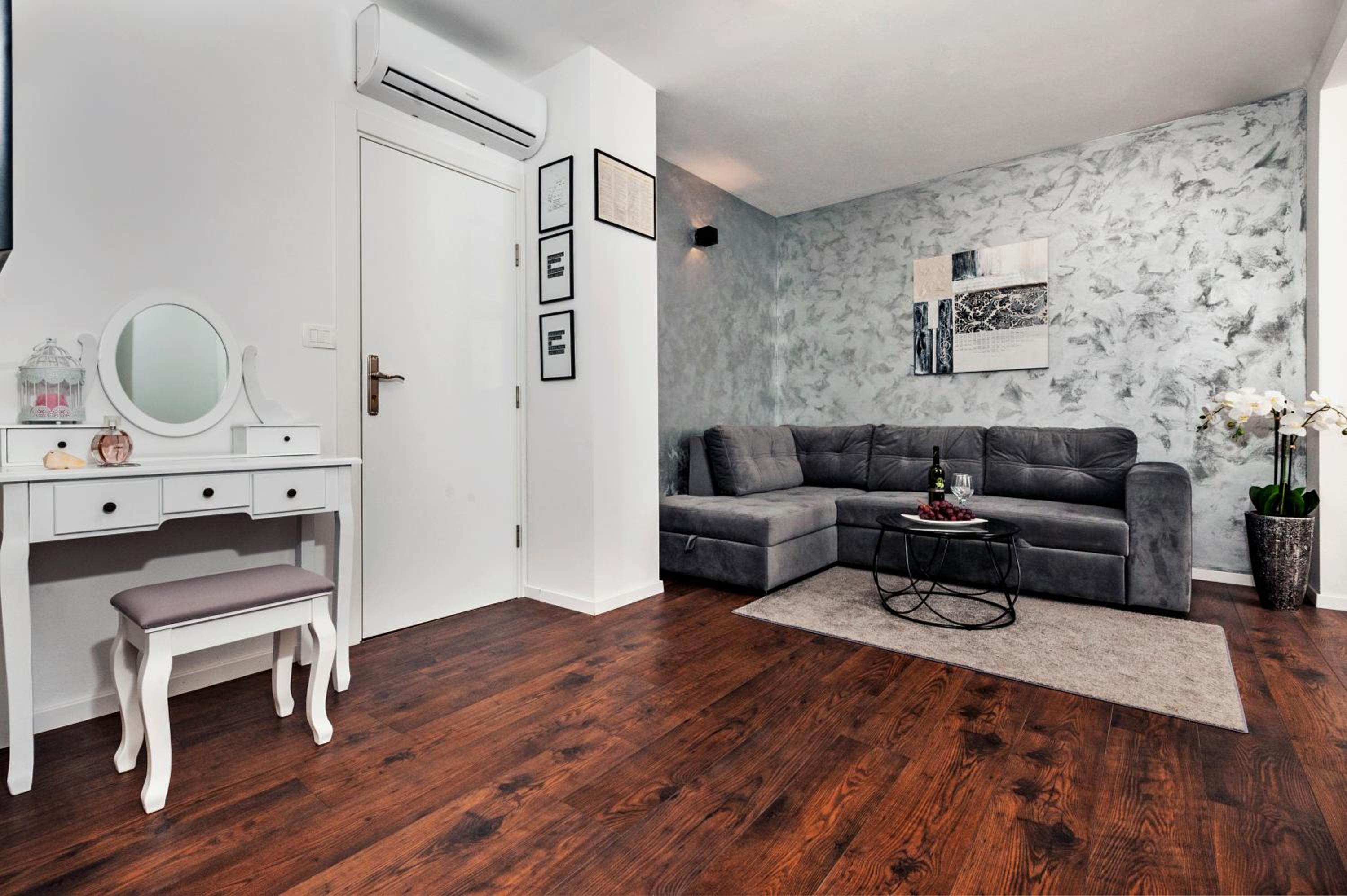 Deluxe Apartment with Terrace photo 3
