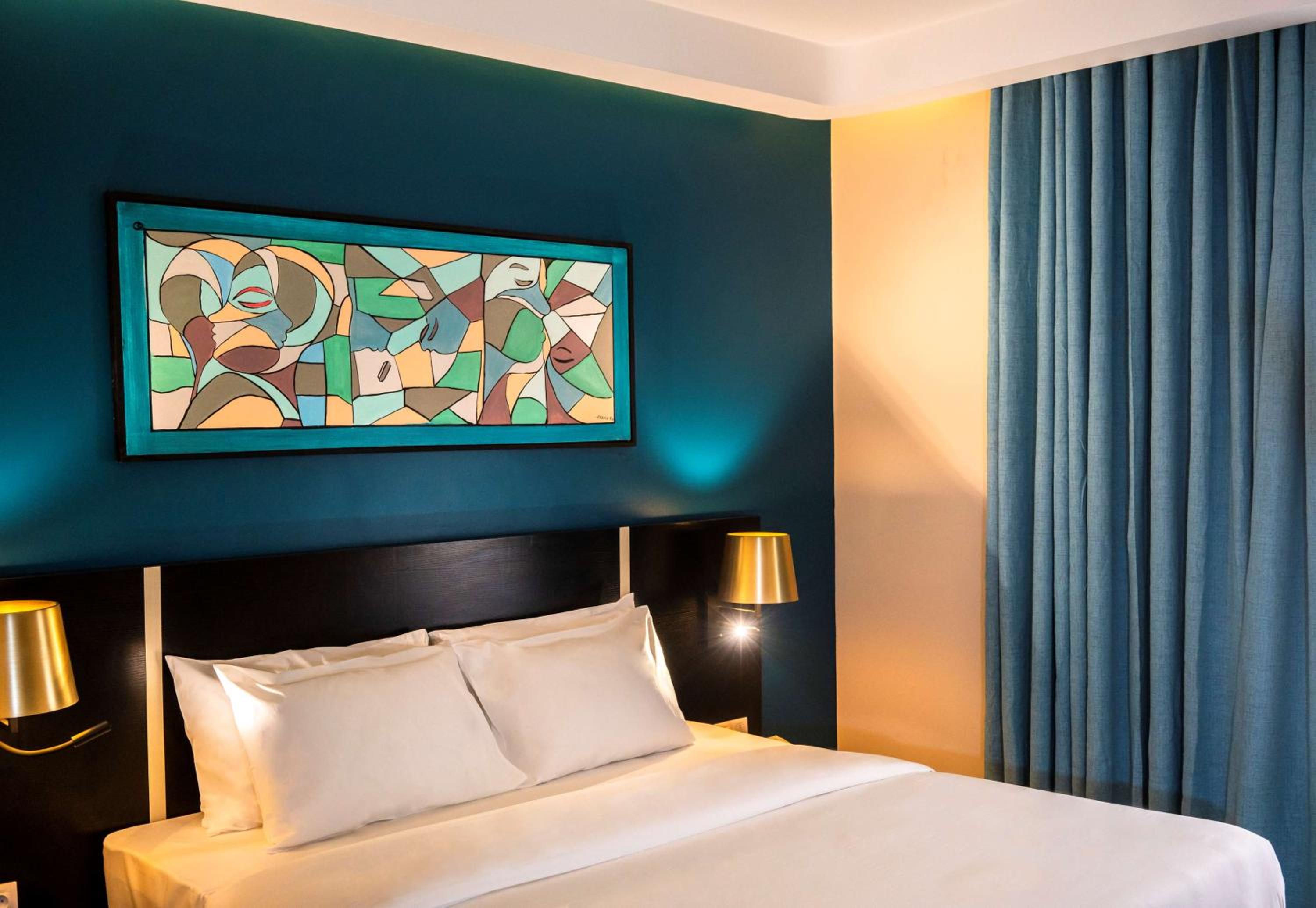 Standard King Room with Pool View