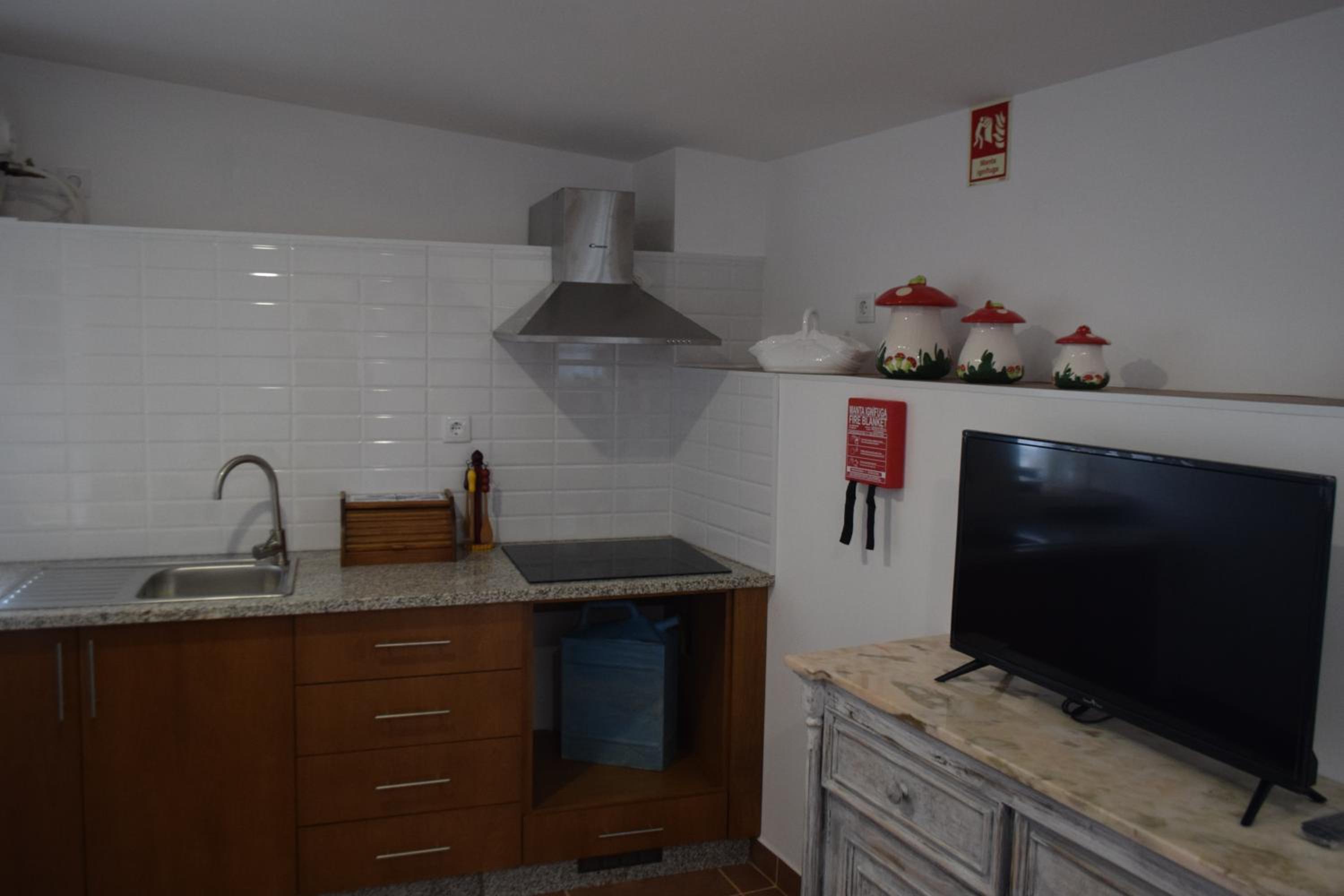 One-Bedroom House - Photo 4