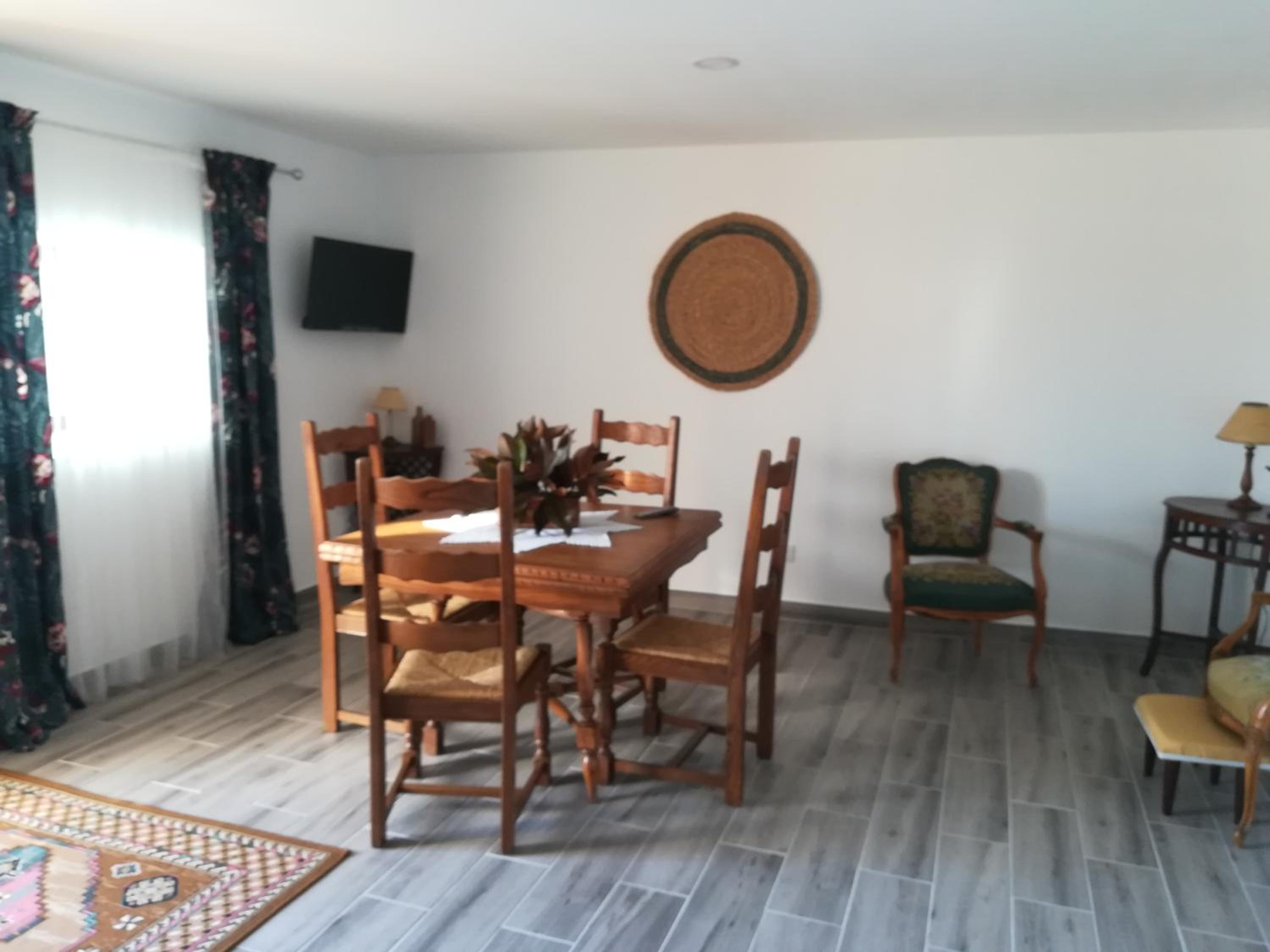 Two-Bedroom House - Photo 3