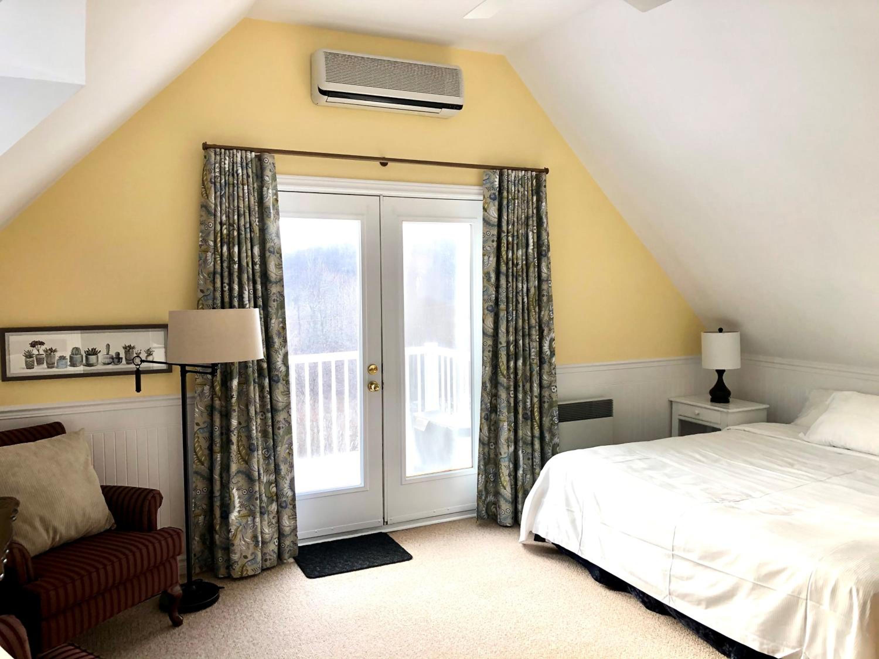 Deluxe King Room photo 2
