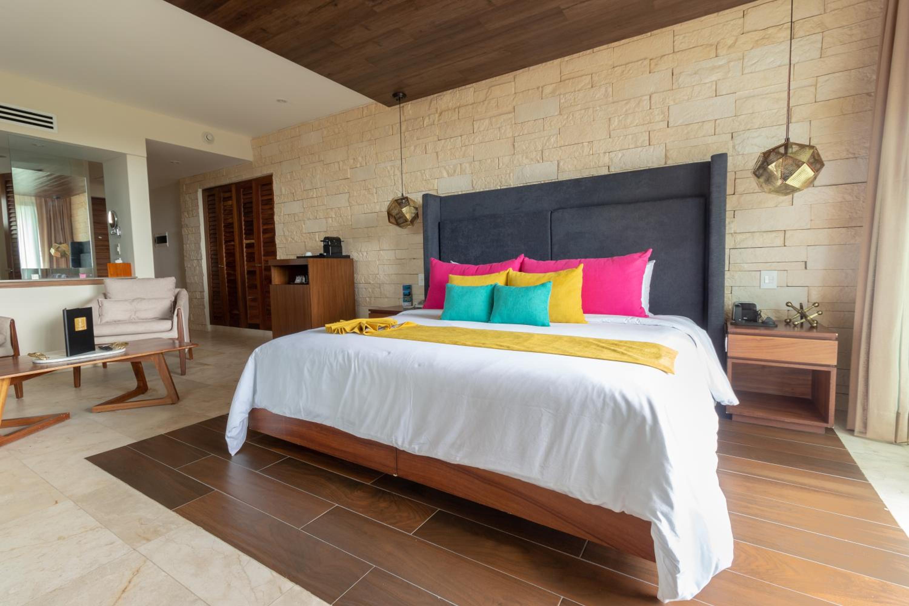 In love Suite 1 King Bed Ocean View