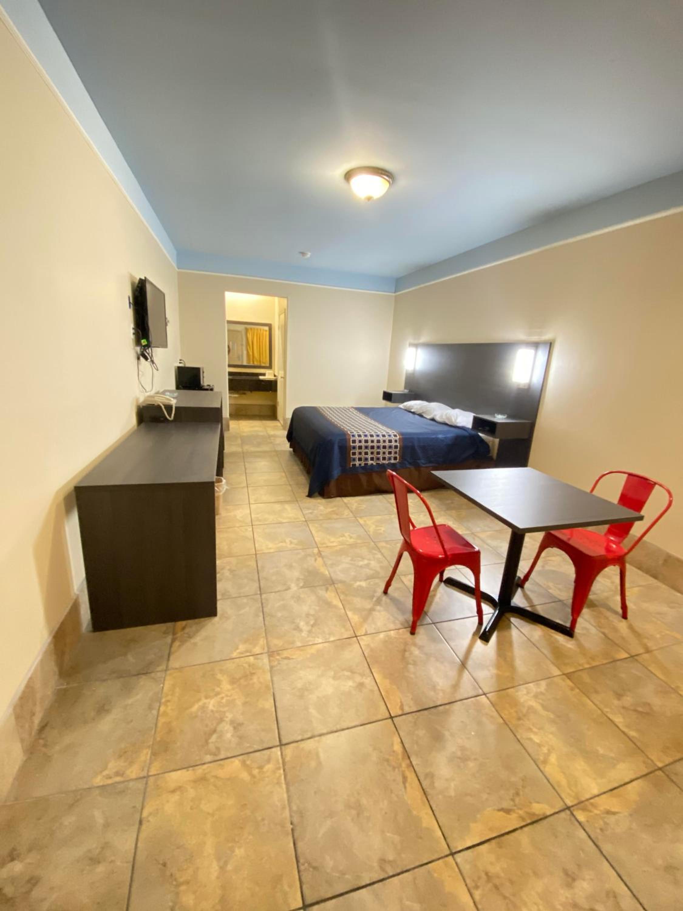 King Room - Non-Smoking - Photo 1