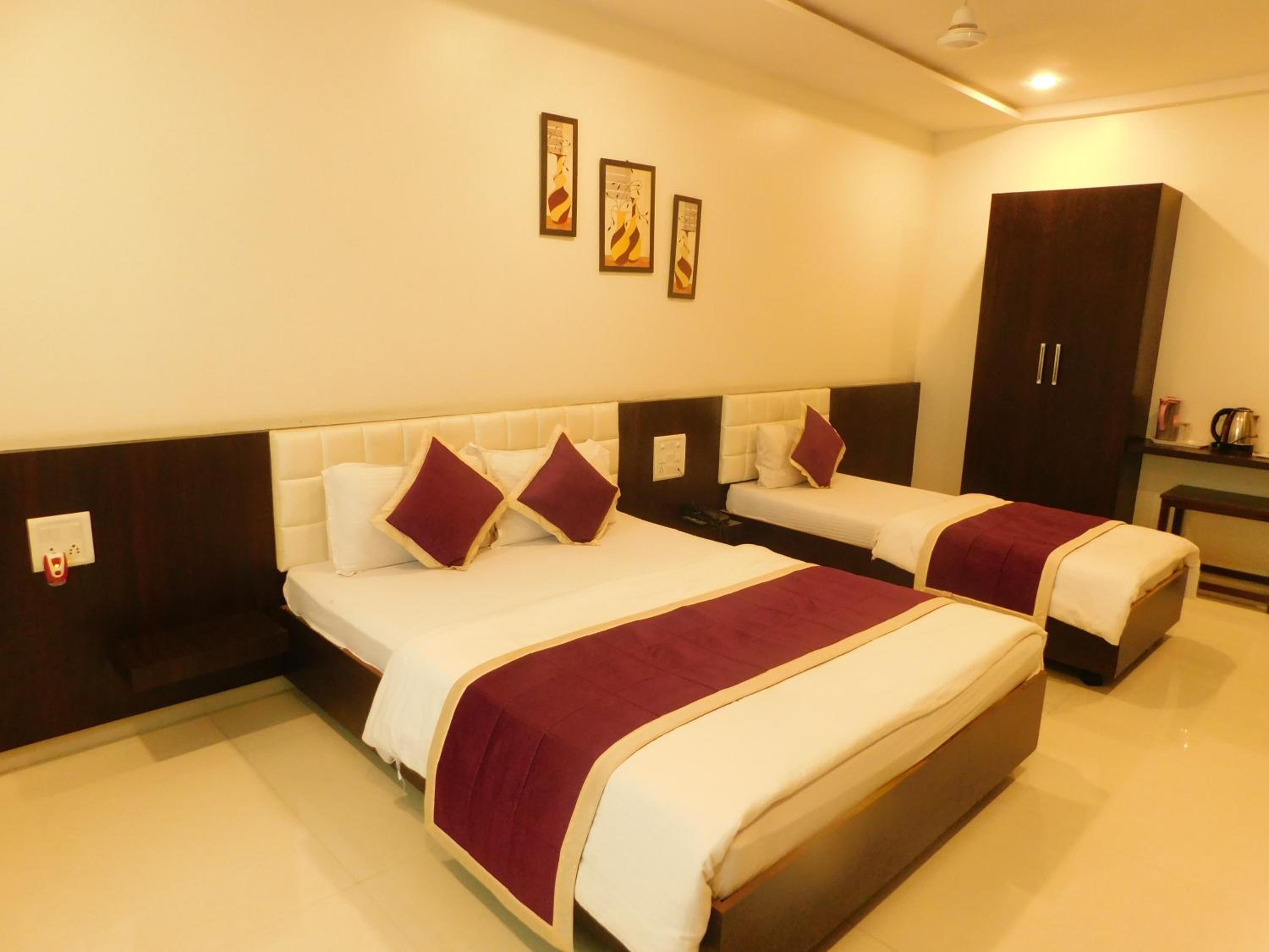 Deluxe Triple Room - Photo 21
