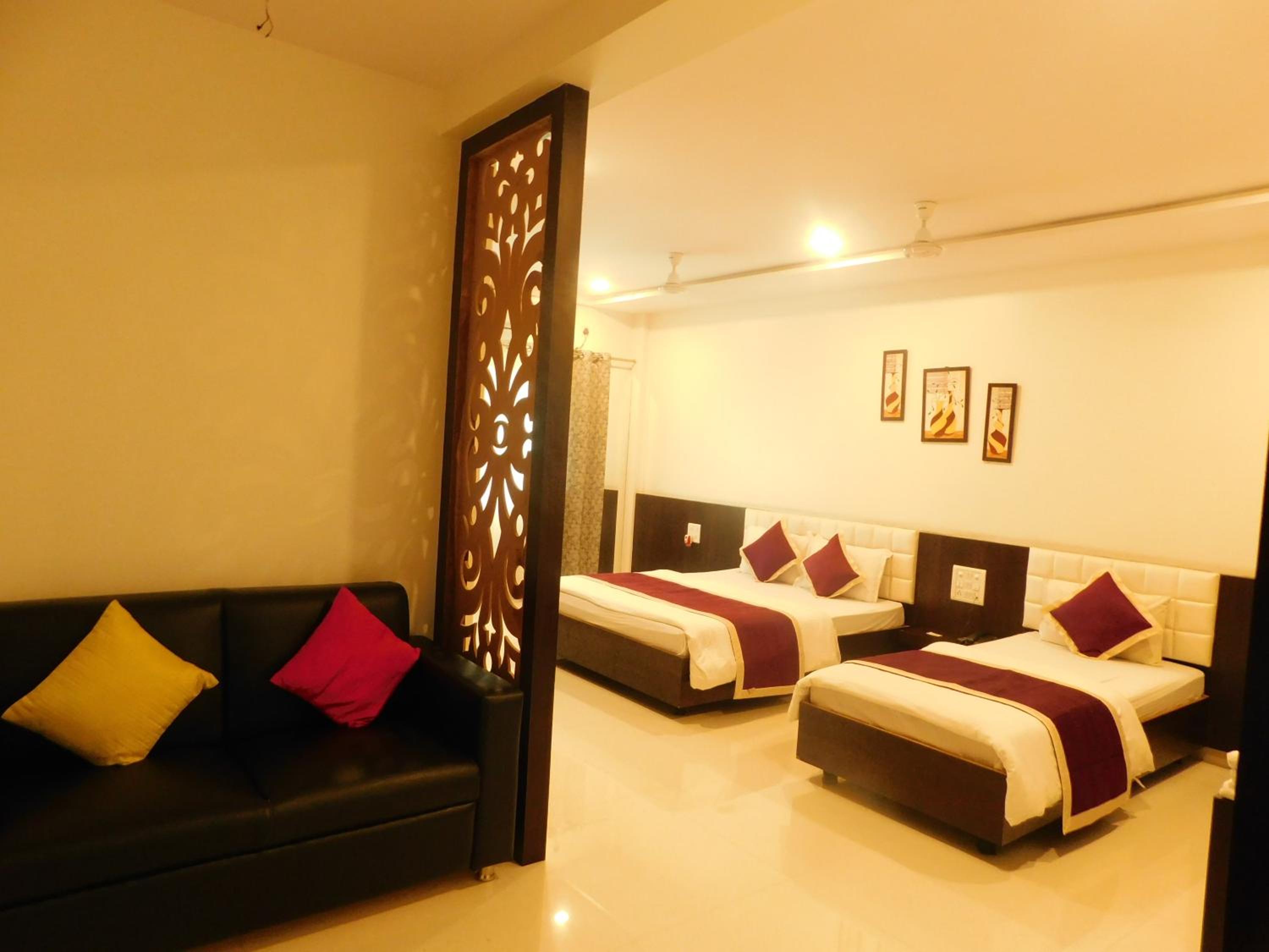 Deluxe Triple Room - Photo 22