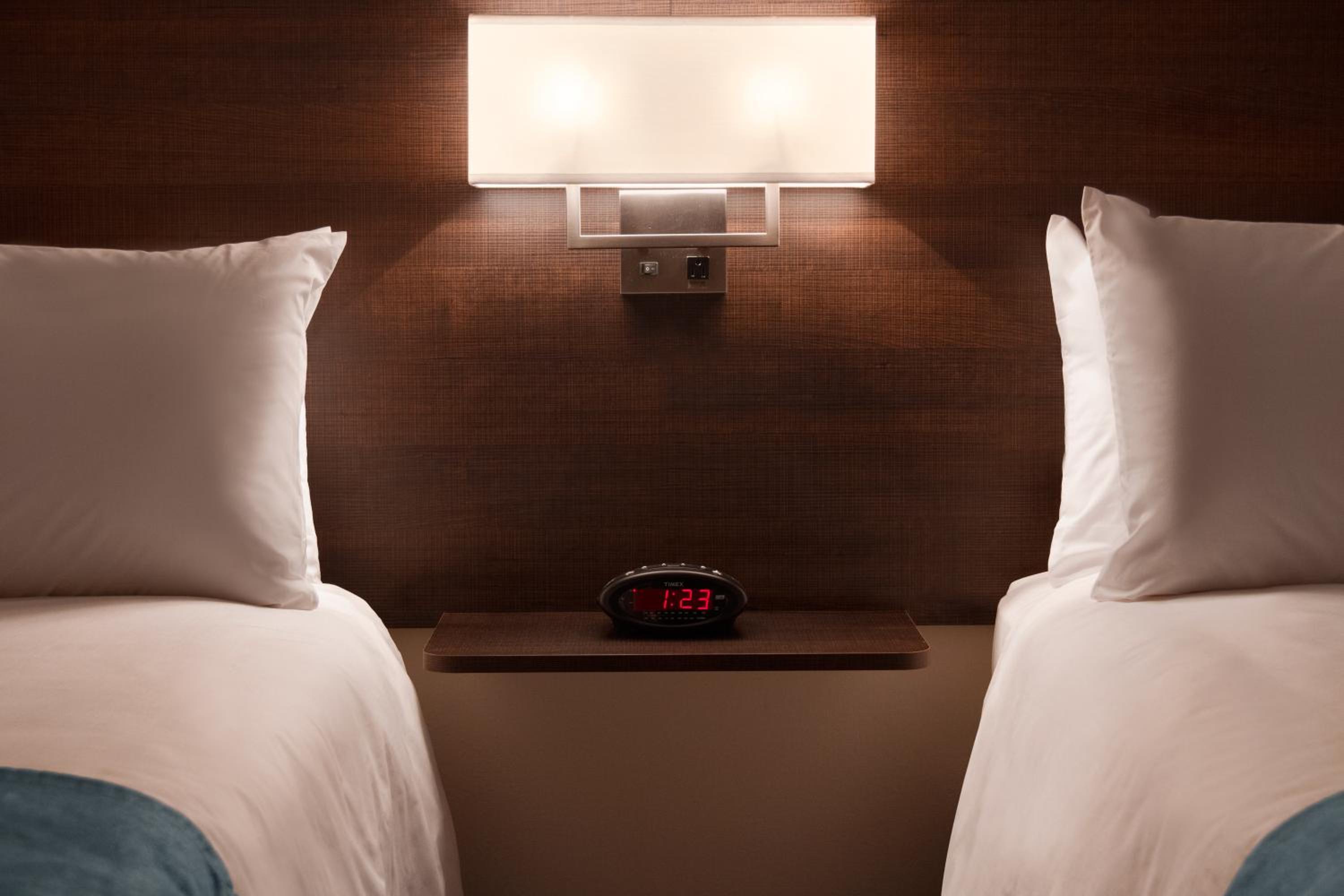 Double Room with Two Double Beds - Photo 2