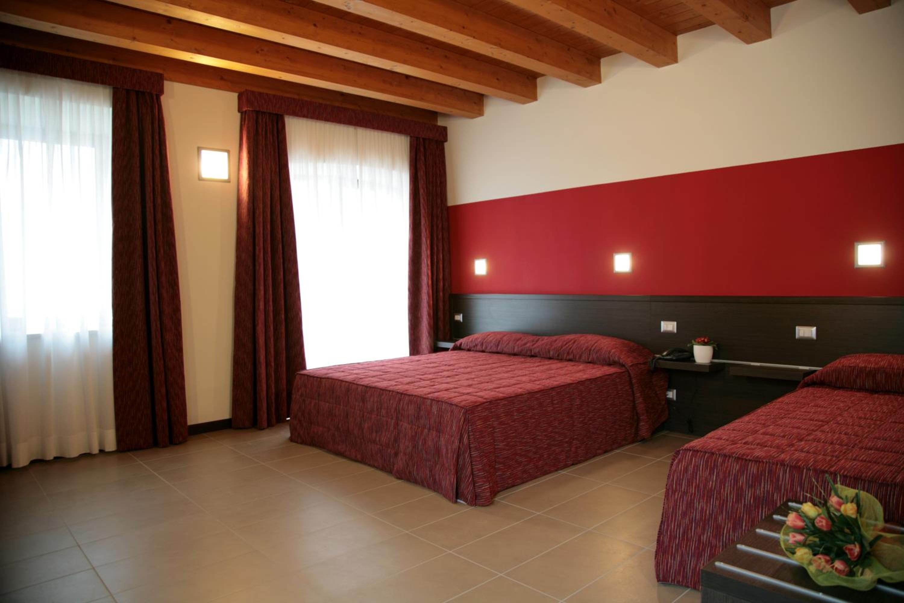 Triple Room - Photo 1