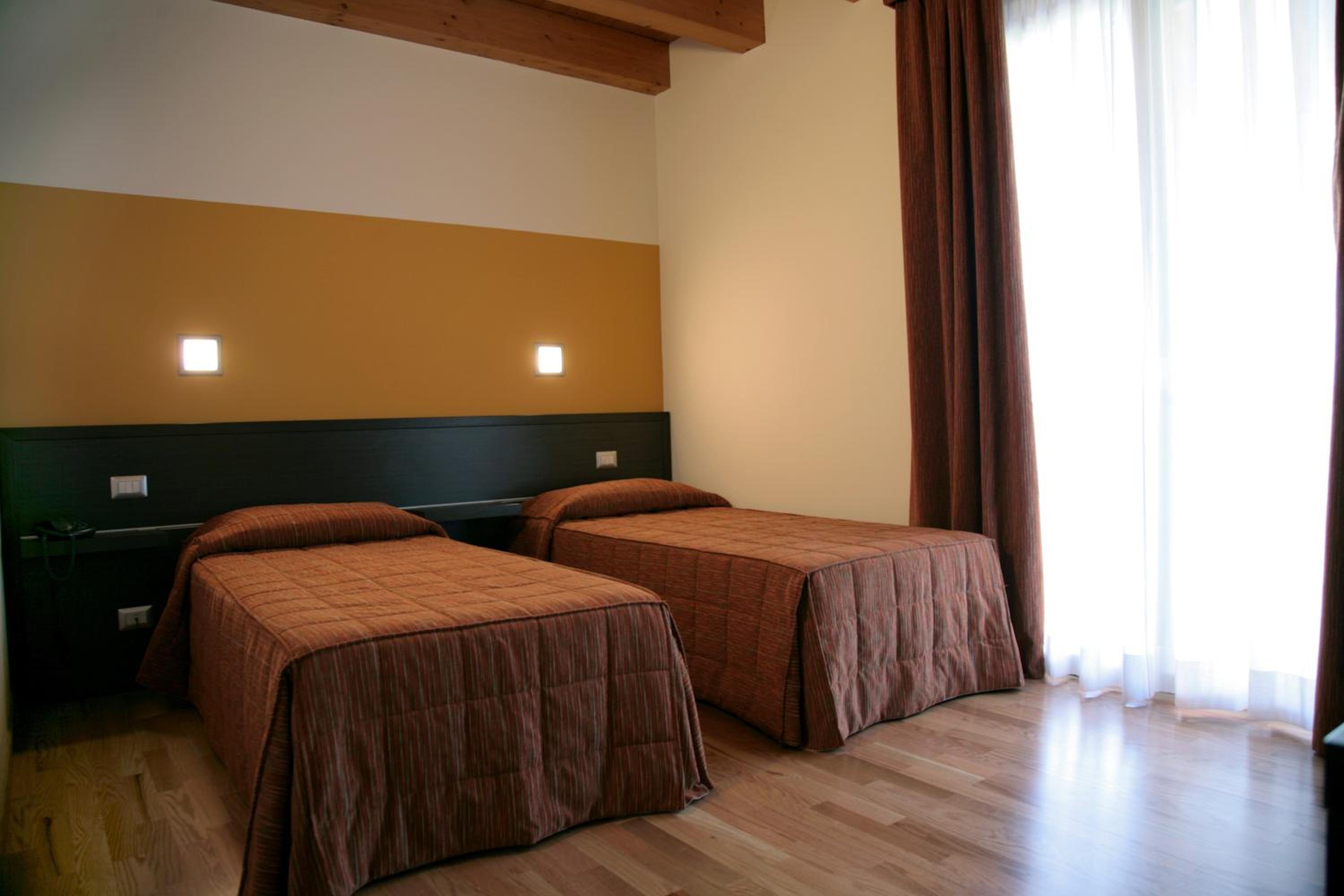 Twin Room - Photo 1