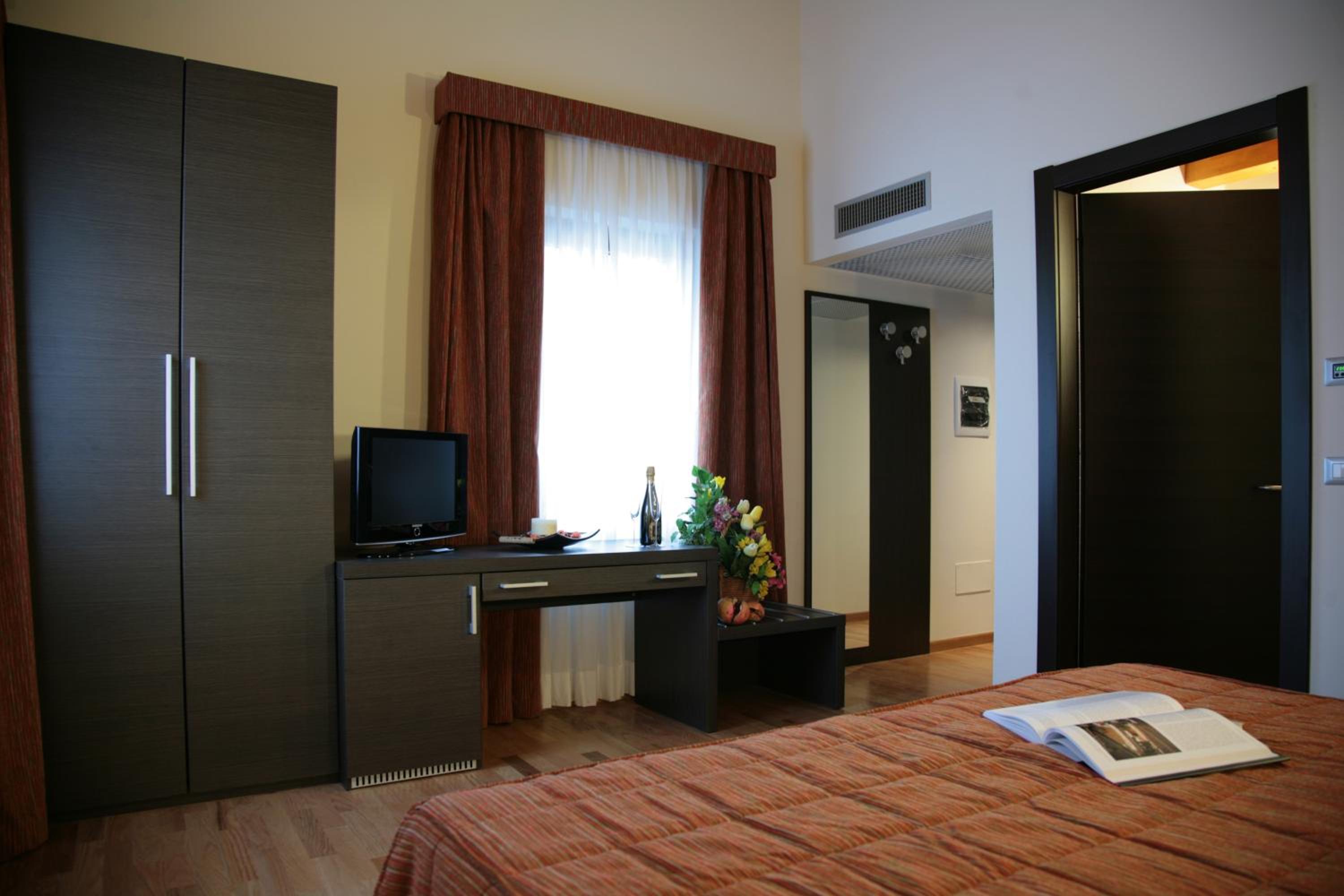 Twin Room - Photo 3