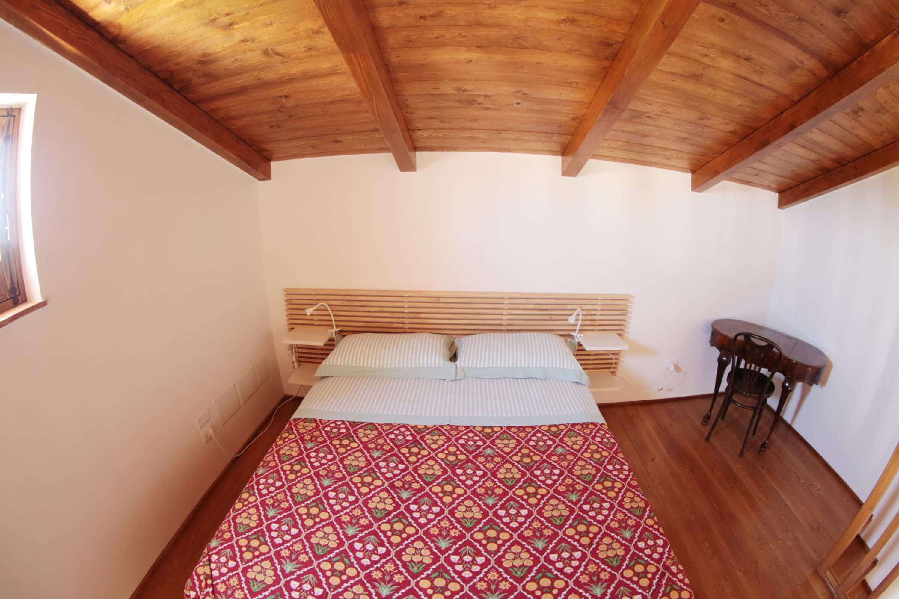 One-Bedroom House - Photo 7