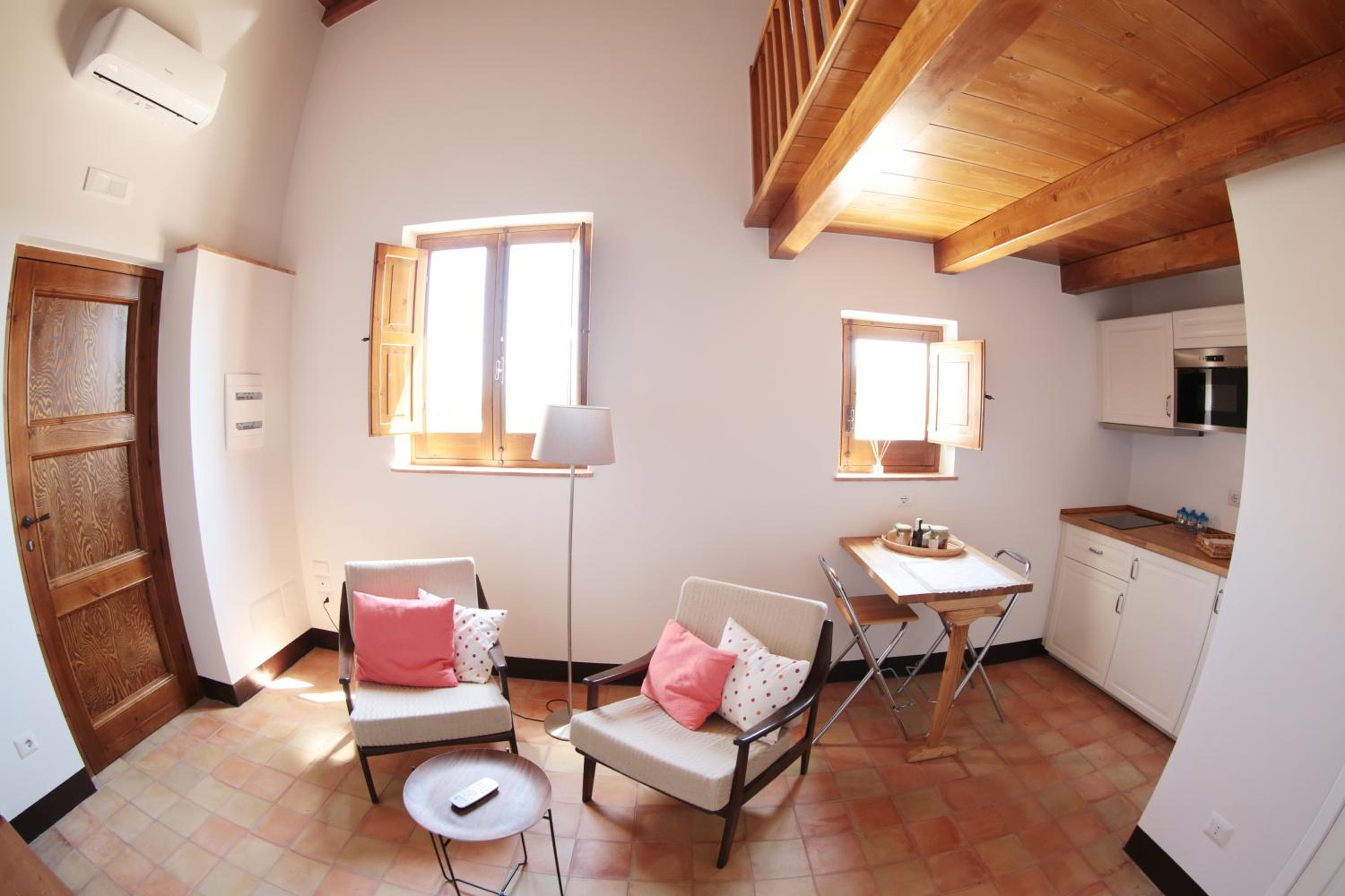 One-Bedroom House - Photo 9