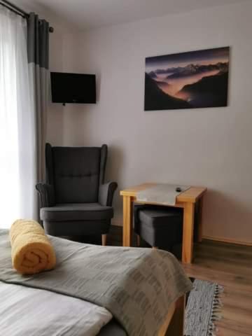Double Room with Balcony - Photo 2